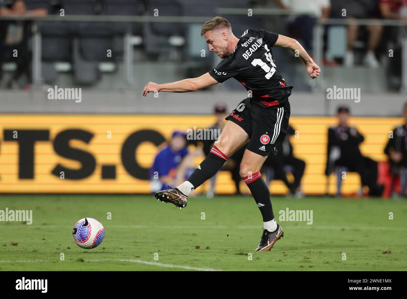 Sydney, Australien. März 2024. Thomas Beadling von Western Sydney Wanderers dreht während der Isuzu UTE Ein Ligaspiels zwischen Western Sydney Wanderers und Sydney FC am 2. März 2024 im CommBank Stadium in Sydney, Australien. Foto von Peter Dovgan. Nur redaktionelle Verwendung, Lizenz für kommerzielle Nutzung erforderlich. Keine Verwendung bei Wetten, Spielen oder Publikationen eines einzelnen Clubs/einer Liga/eines Spielers. Quelle: UK Sports Pics Ltd/Alamy Live News Stockfoto