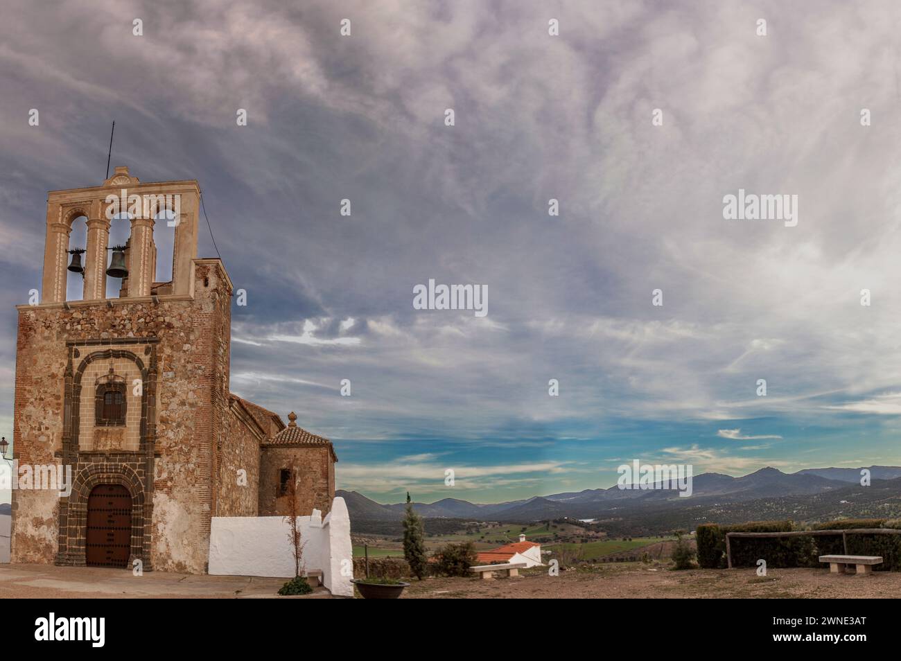 San Cristobal Castle Church, Nogales, Badajoz, Spanien. Befestigtes Religiöses Gebäude Stockfoto