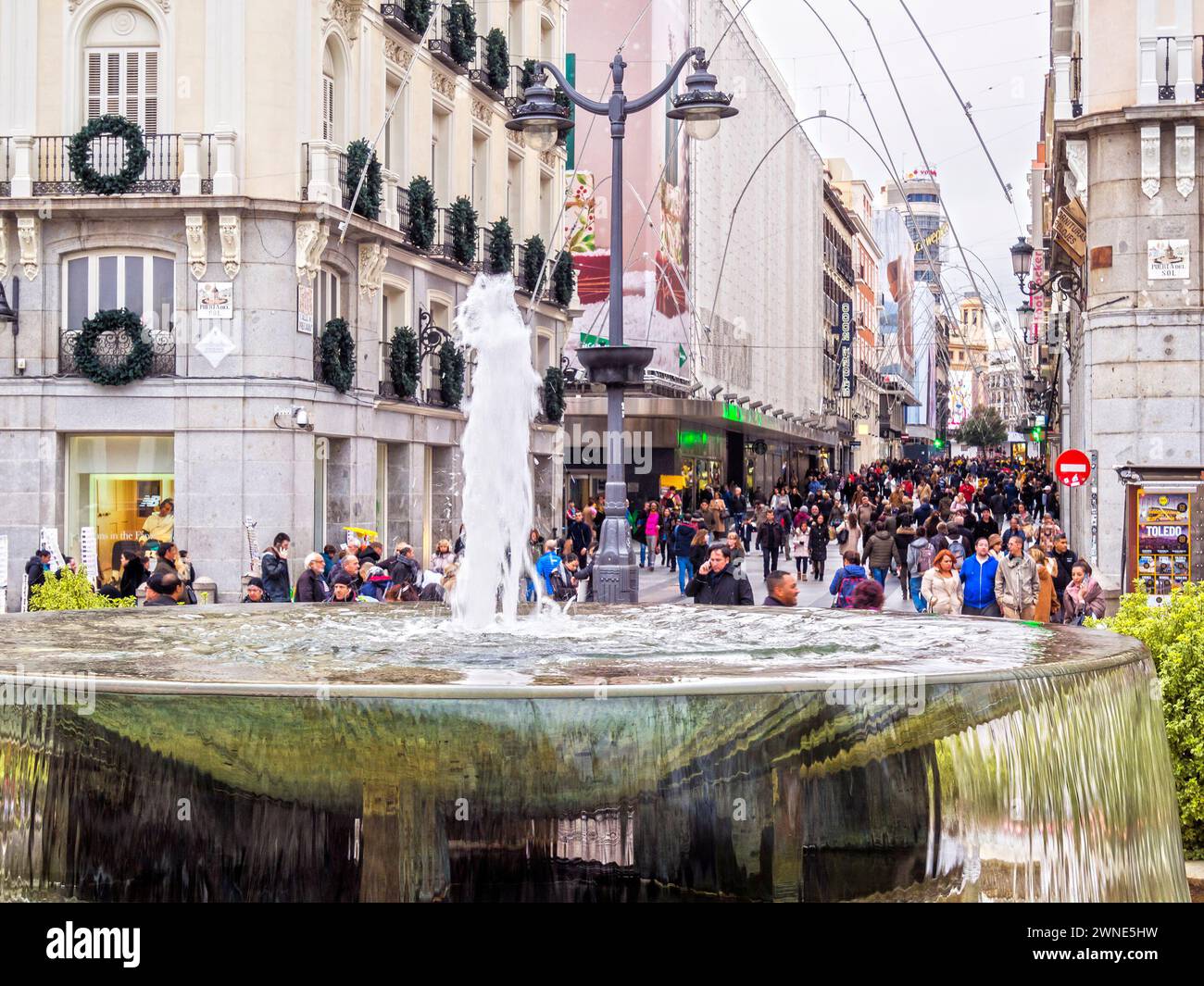 Calle Preciados desde la Puerta del Sol. Madrid. España Stockfoto