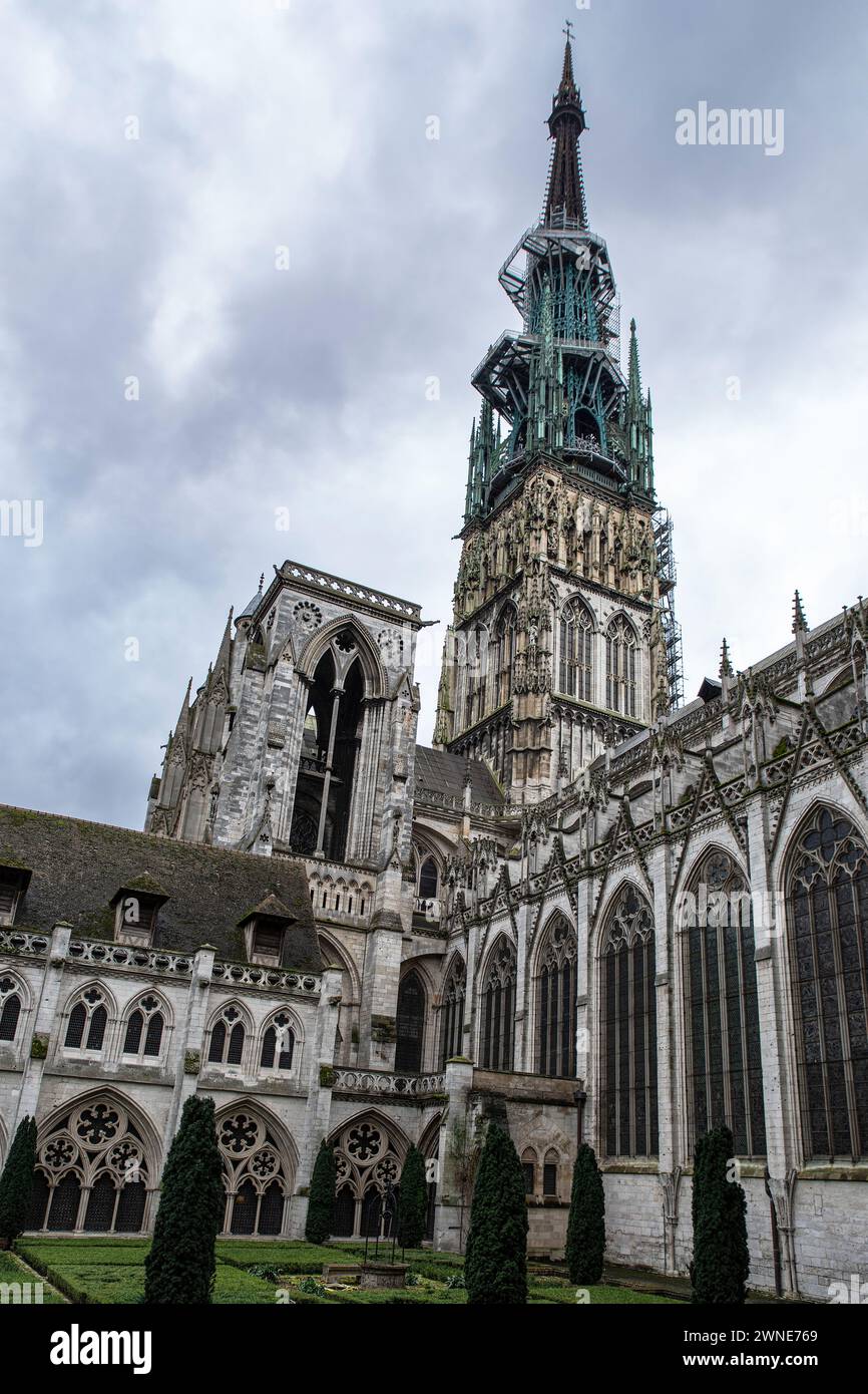 Die Kathedrale von Rouen in der Normandie in Frankreich von außen gesehen Stockfoto