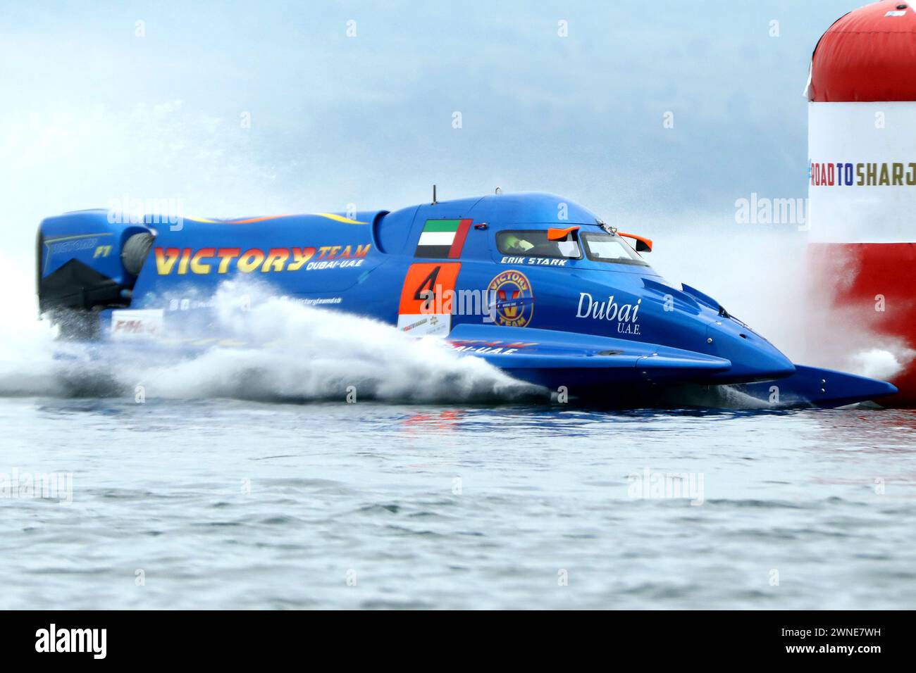 Nord-Sumatra, Indonesien. März 2024. Erik stark vom Victory Team tritt am 2. März 2024 beim Formel 1 Powerboat Grand Prix von Indonesien (F1H2O) 2024 am Toba Lake in Balige, Nord-Sumatra, Indonesien, an. Quelle: Ferdy Siregar/Xinhua/Alamy Live News Stockfoto