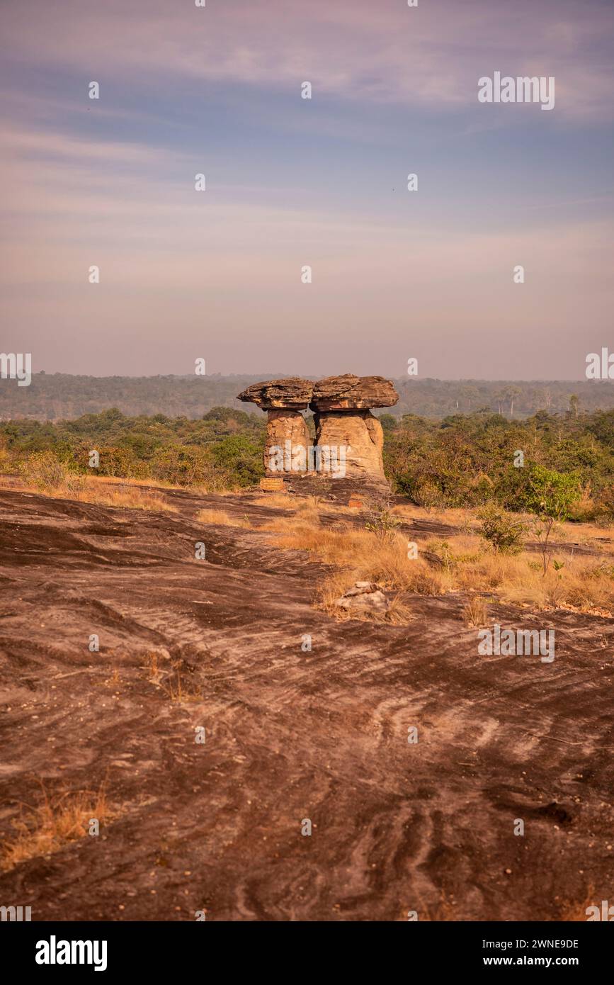 Sao Chaliang Yai Giant Rock Säule im Dorf Pho Sai in der Provinz Ubon Ratchathani in Thailand. Thailand, Khong Chiam, 29. November 2023 Stockfoto