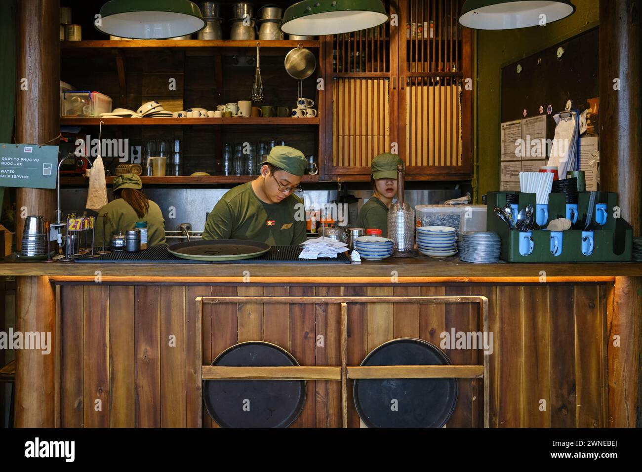 Januar 2024, Cong Ca Phe Coffee Shop in der Altstadt von Hanoi Stockfoto