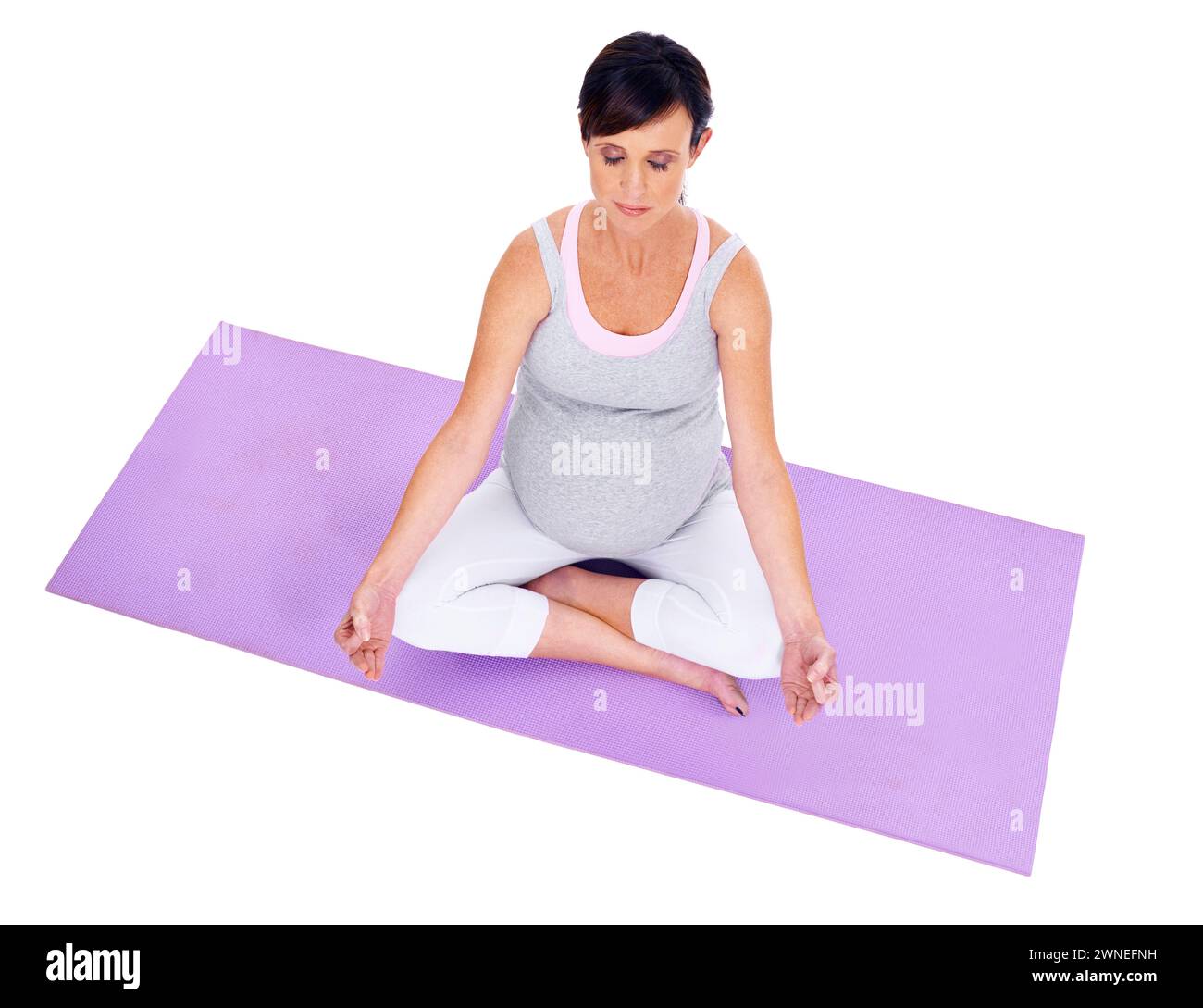 Mutter, Studio und Yoga mit Meditation, schwanger und ruhig für Gesundheit und Wellness. Frau, Zen und Spiritualität mit Stress lindern, Balance und Ruhe Stockfoto