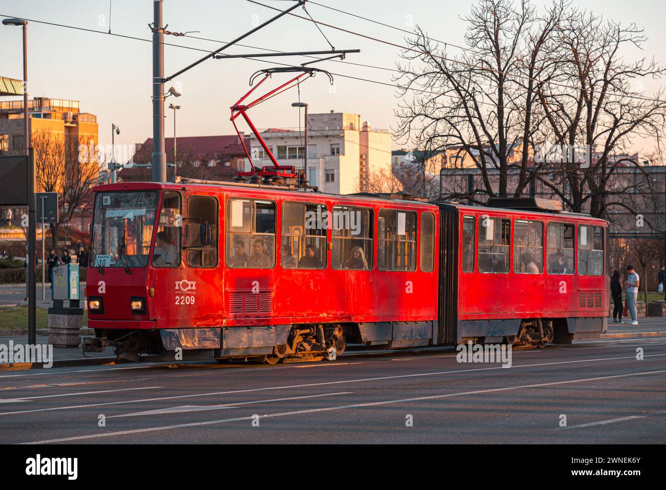 Belgrad, Serbien - 8. Februar 2024: Das Belgrader Straßenbahnsystem ist ein 1000-mm-Spurweitennetz, das 2021 12 Strecken auf 43,5 Kilometern Gleis in B besaß Stockfoto