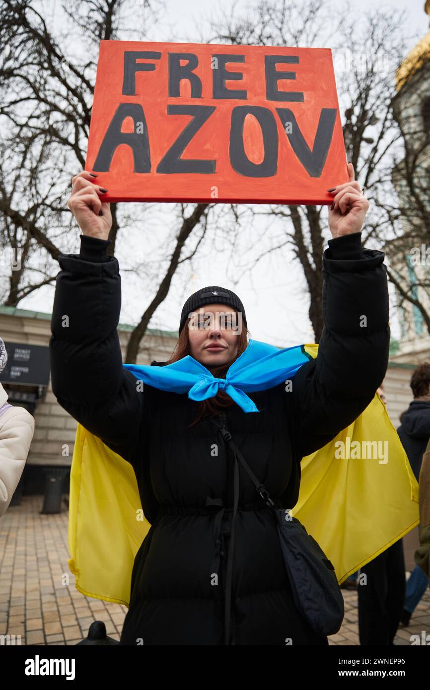 Öffentliche Demonstration von Verwandten gefangengenommener ukrainischer Soldaten, Verteidigern von Asovstal (Mariupol), die einen Gefangenenaustausch zum Jahrestag der russischen Invasion fordern. Kiew, Ukraine - 24. Februar 2024 Stockfoto