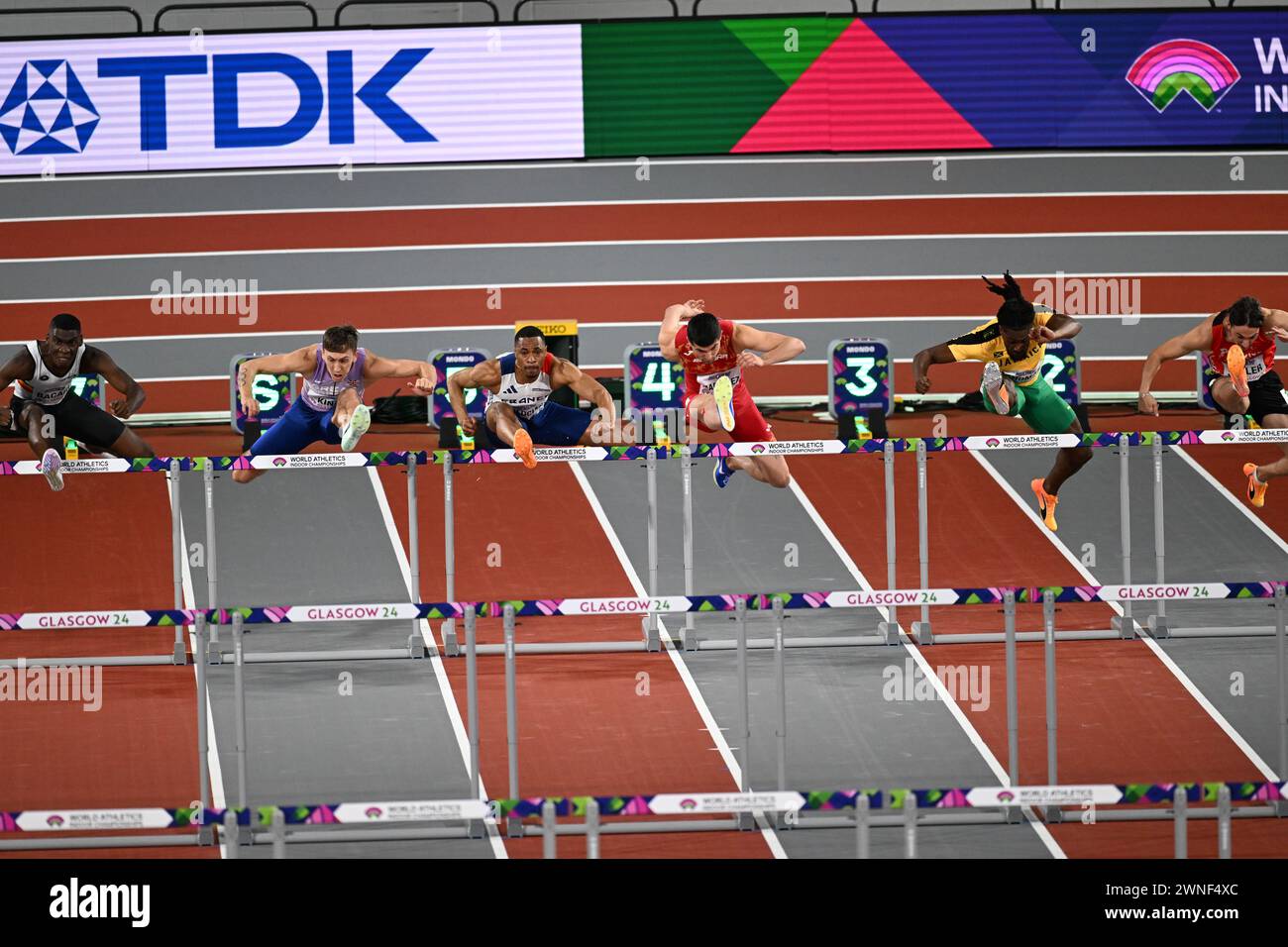 David King (GB), Wilhem Belocian (frankreich), Asier Martinez (Spanien) und Damion Thomas (Jamaika) treten an den 60-m-Hürden für Männer bei den Hallenathletik-Weltmeisterschaften in Glasgow, 2. März 2024 Credit: Martin Bateman/Alamy Live News Stockfoto