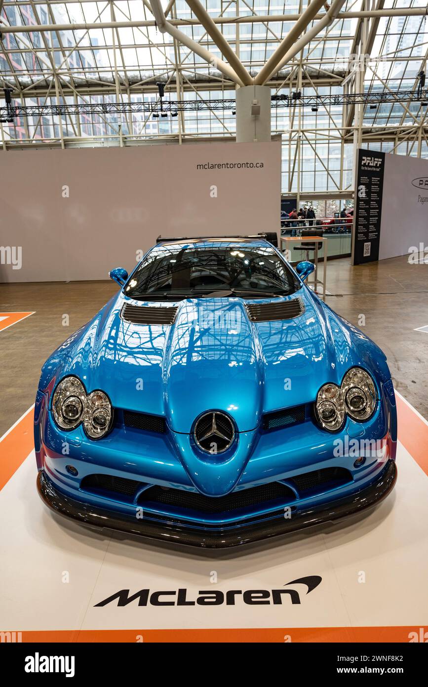 Der Mercedes SLR McLaren ist eine legendäre Zusammenarbeit zwischen Mercedes-Benz und McLaren, die sich durch sein markantes Design und beeindruckendes per auszeichnet Stockfoto