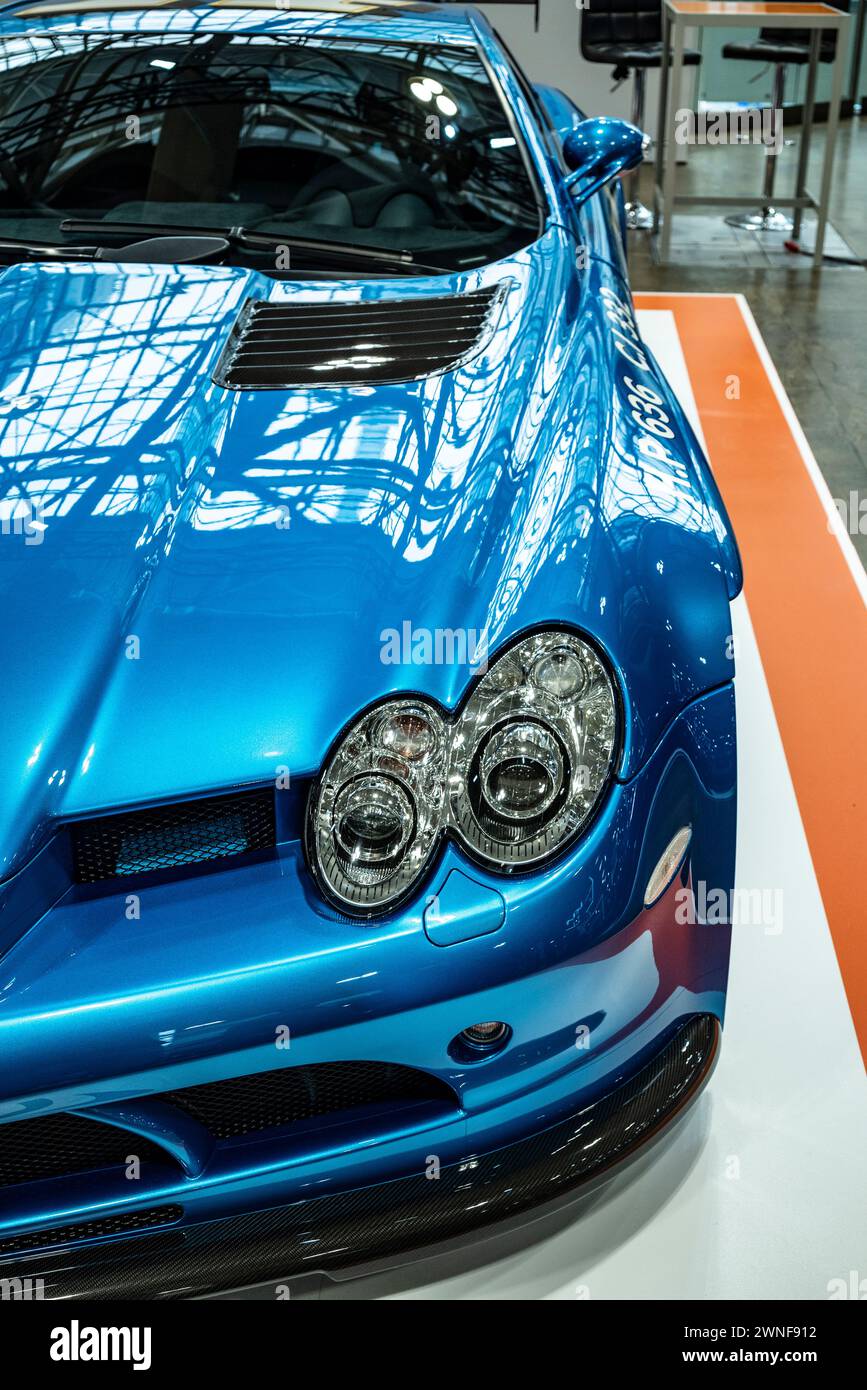 Der Mercedes SLR McLaren ist eine legendäre Zusammenarbeit zwischen Mercedes-Benz und McLaren, die sich durch sein markantes Design und beeindruckendes per auszeichnet Stockfoto