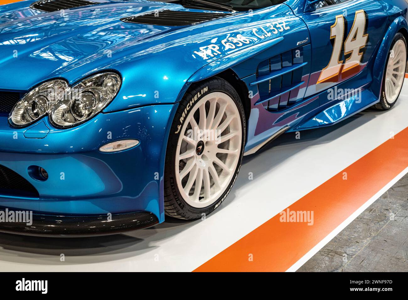 Der Mercedes SLR McLaren ist eine legendäre Zusammenarbeit zwischen Mercedes-Benz und McLaren, die sich durch sein markantes Design und beeindruckendes per auszeichnet Stockfoto