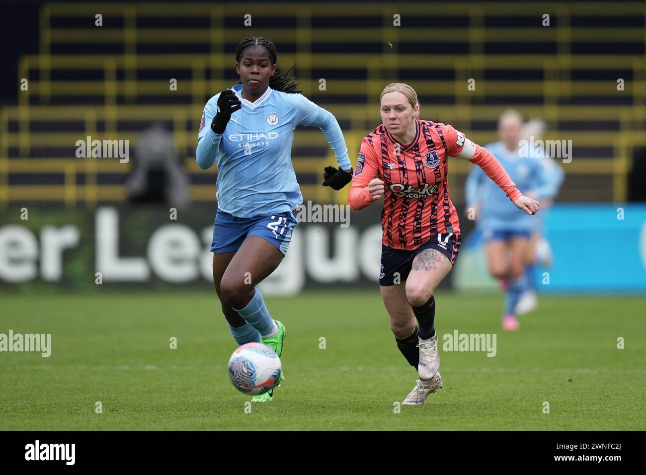 Manchester City Frauen gegen Everton Frauen. Damen Super League. 2. März 2024 Joie Stadium Manchester MANCHESTER ENGLAND 2. März: Lucy Hope of Everton fordert Khadija Shaw aus Manchester City beim Women’s Super League Spiel zwischen Manchester City und Everton am 2. März 2024 in Manchester England heraus. Quelle: ALAN EDWARDS/Alamy Live News Stockfoto