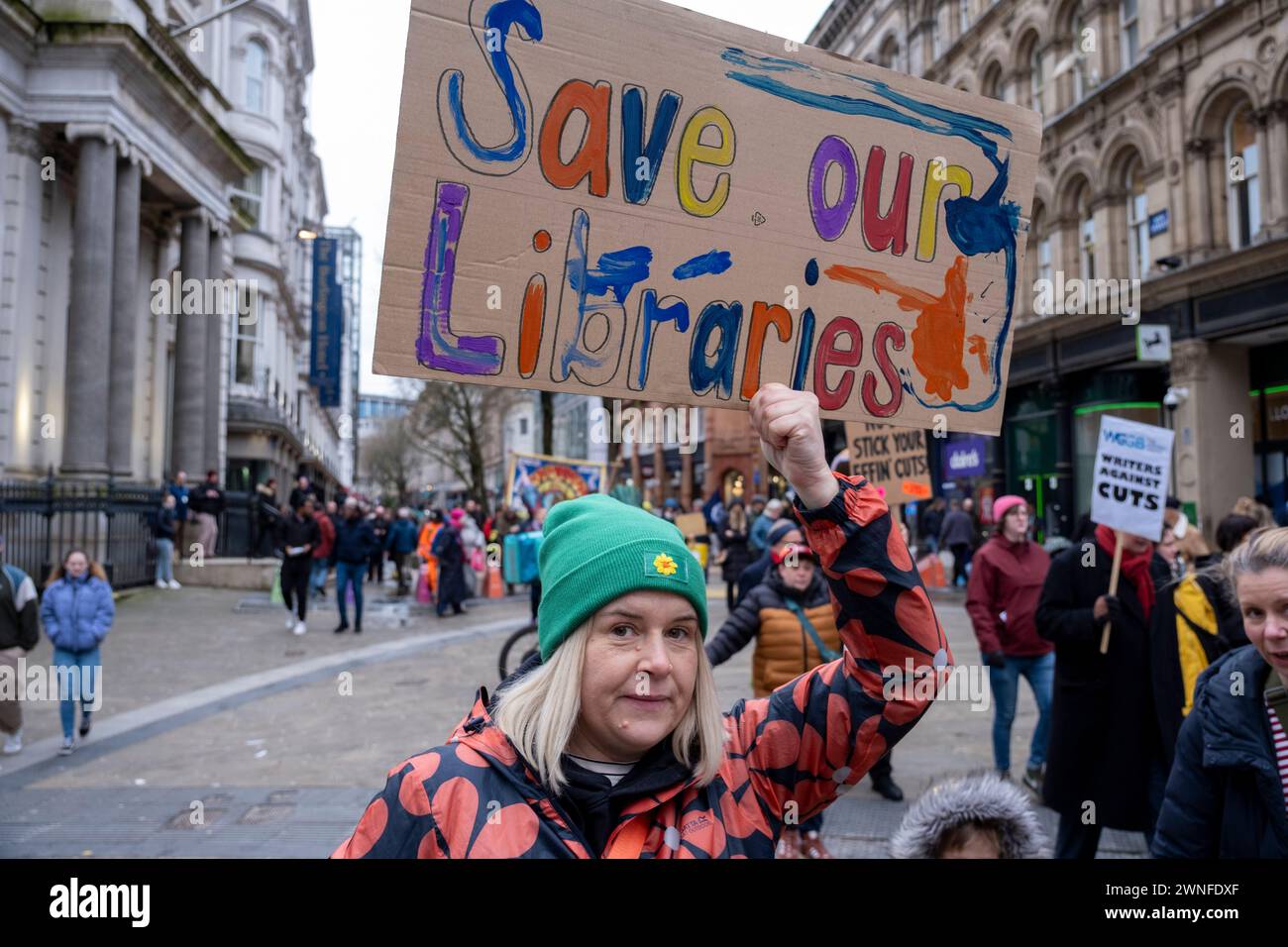 Treten Sie für eine Demonstration des öffentlichen Dienstes gegen Kürzungen des Stadtrates von Birmingham am 2. März 2024 in Birmingham, Großbritannien, ein. Der Protest ruft Einwohner, Arbeiter und Gewerkschaften in der ganzen Stadt auf, sich gegen verheerende Kürzungen des rates zu versammeln, die derzeit etwa 376 Millionen Pfund für Dienstleistungen betragen, die wahrscheinlich große Auswirkungen auf die Bewohner haben werden. Zu den Bereichen, in denen Kürzungen vorgenommen werden sollen, gehören Jugenddienste, Verkehr, Müllsammlungen, Bibliotheken und Kunstorganisationen. Der arbeitsrat hat seit langem finanzielle Probleme aufgrund gleicher Lohnausgleichsansprüche, wo wir Frauen sind Stockfoto