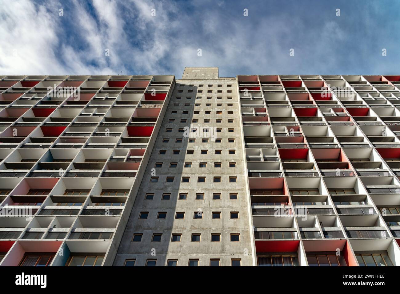 Die Unité d’Habitation de Firminy-Vert, auch Cité Radieuse genannt, ist ein Gebäude des Schweizer Architekten Le Corbusier. Saint-Etienne, Loire Stockfoto