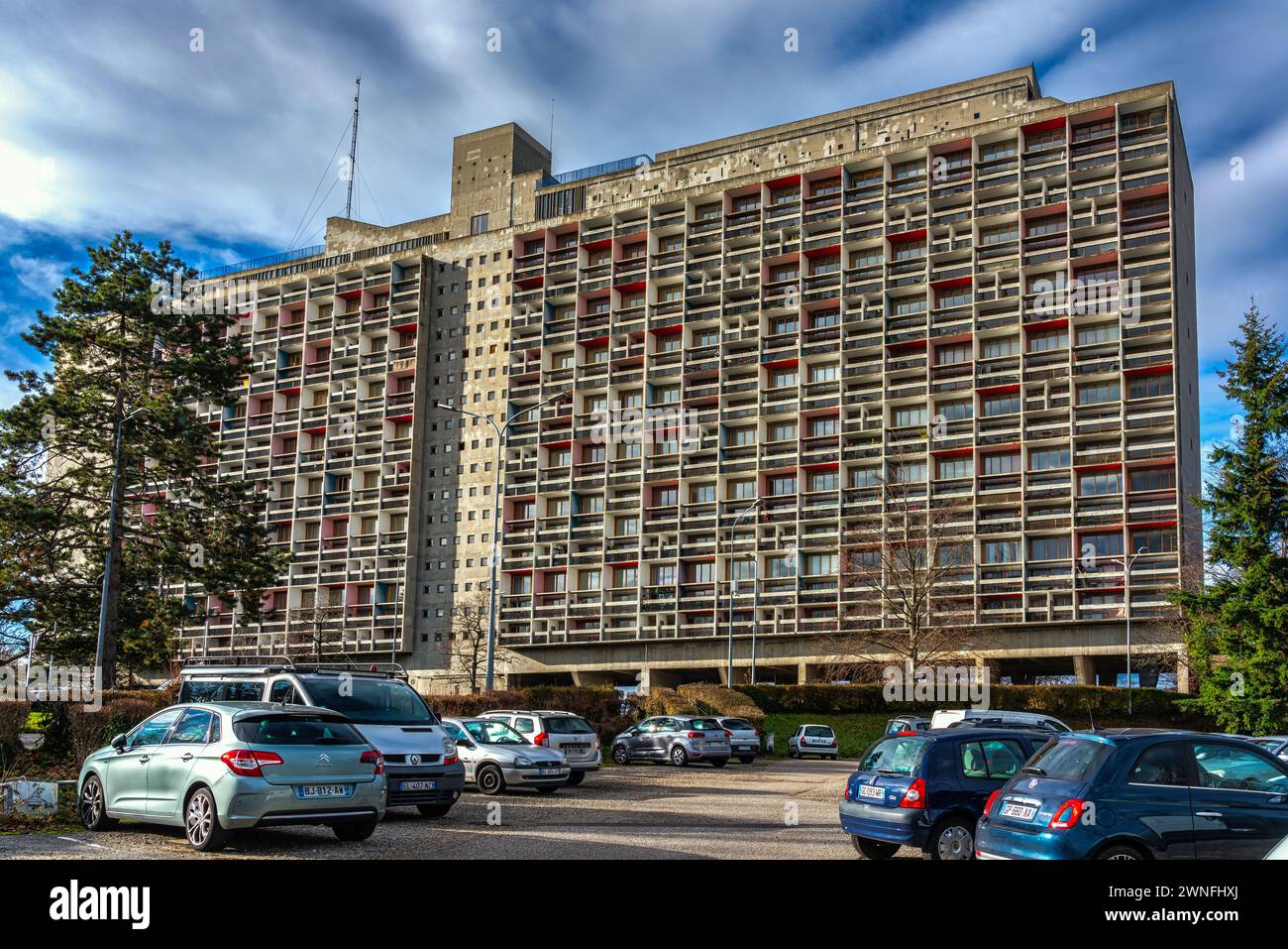 Die Unité d’Habitation de Firminy-Vert, auch Cité Radieuse genannt, ist ein Gebäude des Schweizer Architekten Le Corbusier.Firminy, Frankreich Stockfoto