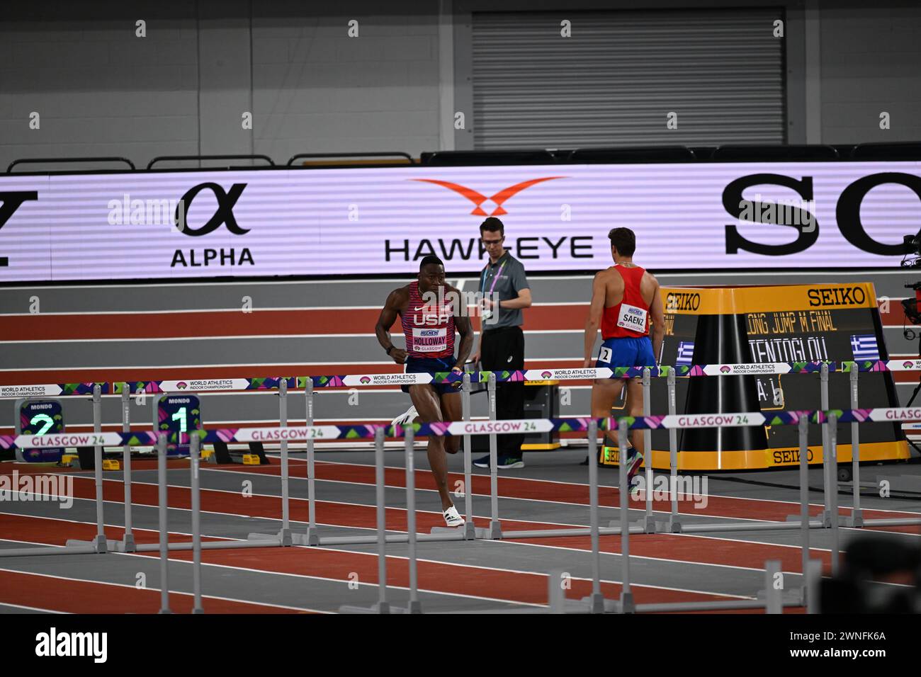 Grant Holloway gewinnt seine Hitze auf den 60-m-Hürden für Männer bei der Leichtathletik-Weltmeisterschaft in Glasgow am 2. März 2024 Stockfoto