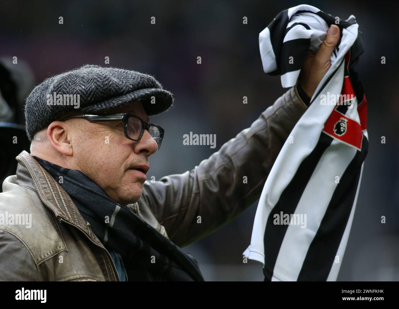 Mark Knopfler während des Premier League-Spiels zwischen Newcastle United und Wolverhampton Wanderers in St. James's Park, Newcastle am Samstag, den 2. März 2024. (Foto: Michael Driver | MI News) Credit: MI News & Sport /Alamy Live News Stockfoto