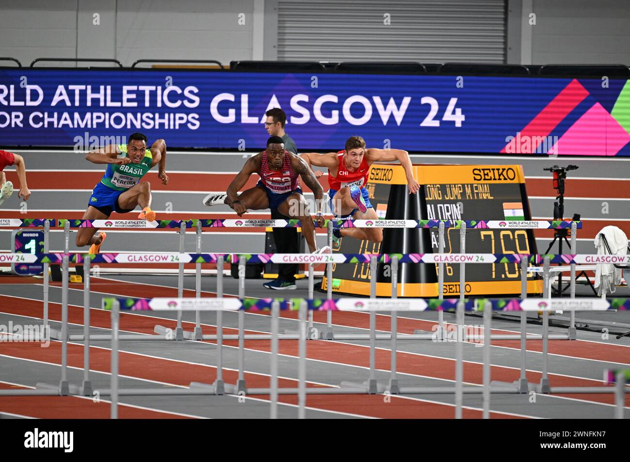 Grant Holloway gewinnt seine Hitze auf den 60-m-Hürden für Männer bei der Leichtathletik-Weltmeisterschaft in Glasgow am 2. März 2024 Stockfoto