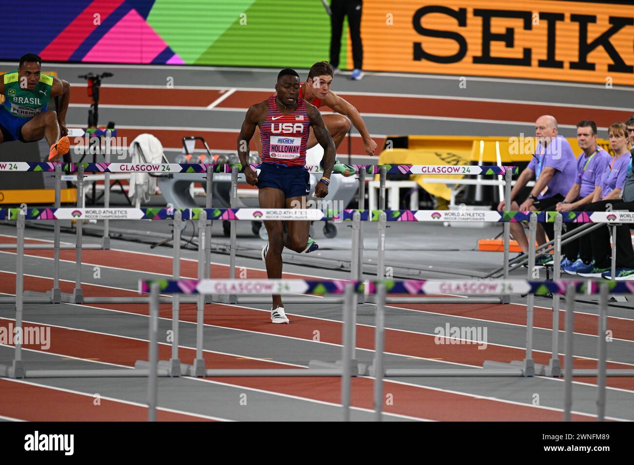 Grant Holloway gewinnt seine Hitze auf den 60-m-Hürden für Männer bei der Leichtathletik-Weltmeisterschaft in Glasgow am 2. März 2024 Stockfoto