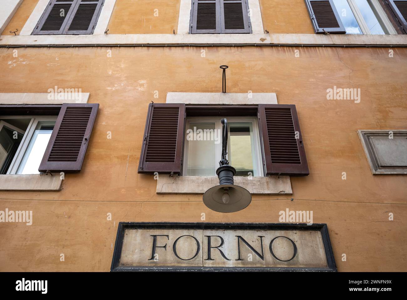 Wunderschönes altes Schild - Forno - Bäckerei, Geschäft, Fontana di Trevi, Rom, Italien Stockfoto