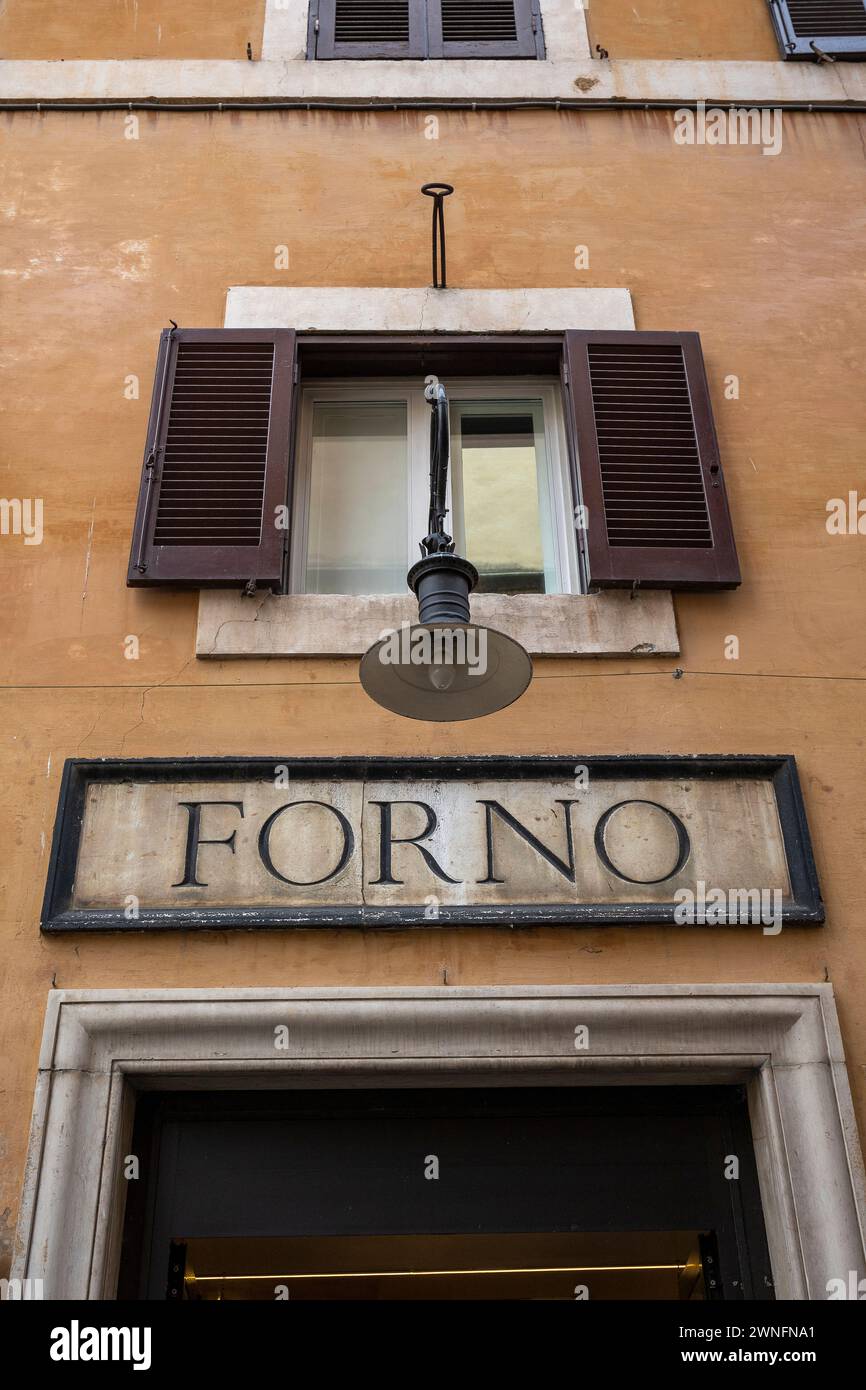 Wunderschönes altes Schild - Forno - Bäckerei, Geschäft, Fontana di Trevi, Rom, Italien Stockfoto