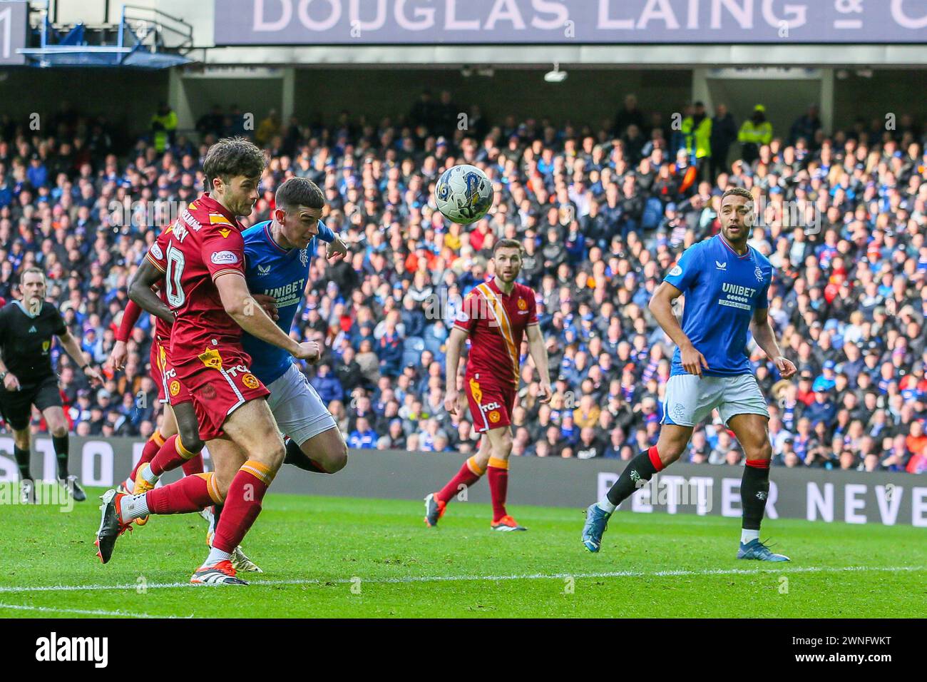 Glasgow, Großbritannien. März 2024. Rangers FC spielt Motherwell FC im Ibrox Stadium in Glasgow, Schottland, Großbritannien in einem Spiel der schottischen Premiership. Die Rangers sind derzeit 2 Punkte von ihrem nächsten Konkurrenten, Celtic, entfernt, sodass ein Sieg für sie von entscheidender Bedeutung ist, um ihre Position in der Liga zu halten. Motherwell ist der 8. Platz in der Liga. Quelle: Findlay/Alamy Live News Stockfoto