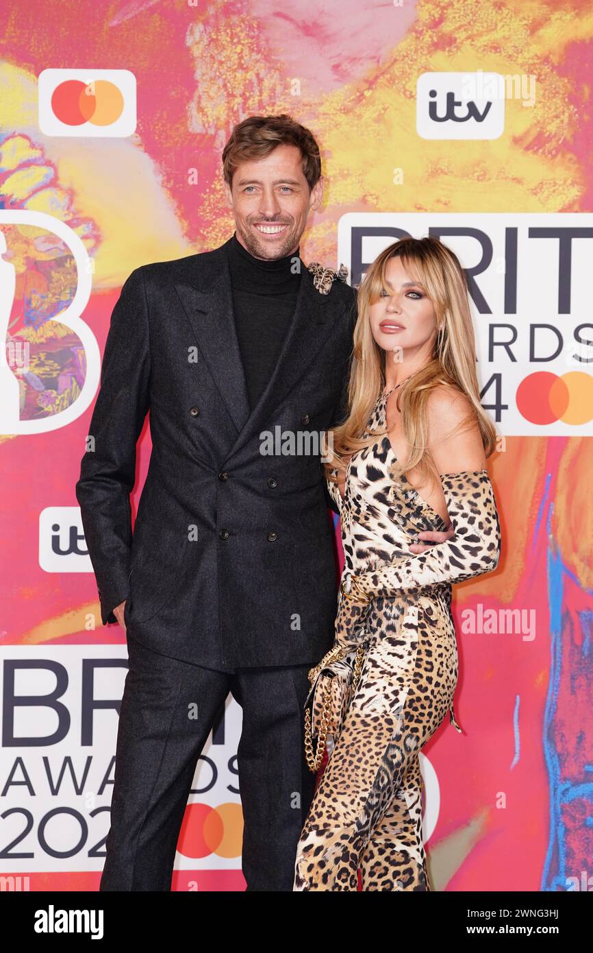 Peter Crouch und Abbey Crouch nahmen an den Brit Awards 2024 in der O2 Arena in London Teil. Bilddatum: Samstag, 2. März 2024. Stockfoto