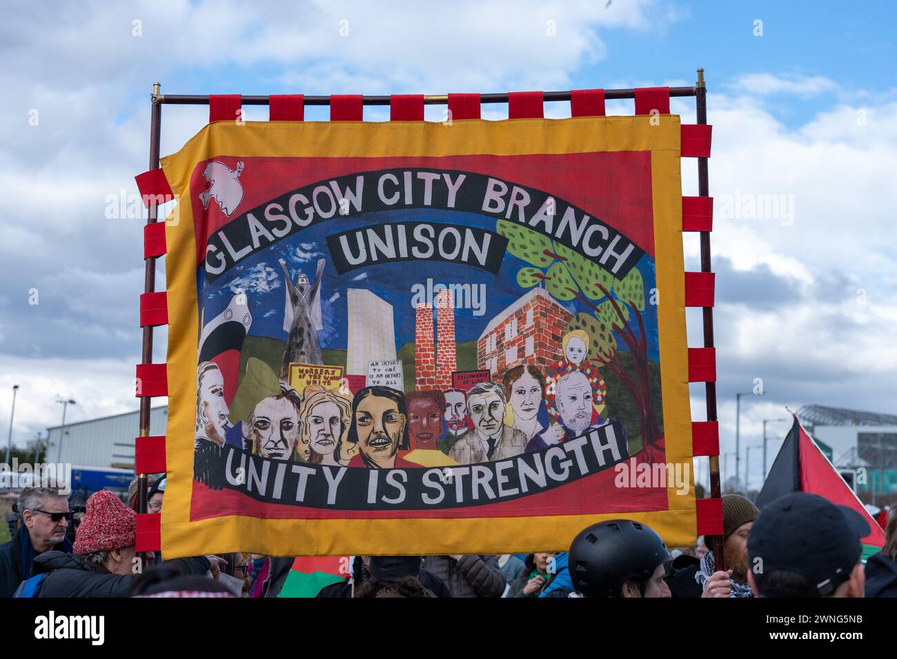 Glasgow, Schottland, Großbritannien. März 2024. Pro-palästinensische Demonstranten marschieren in die Emirates Arena in Glasgow, um gegen die Teilnahme israelischer Athletik-Hallenweltmeisterschaften 2024 zu protestieren und einen Waffenstillstand in Gaza zu fordern. Quelle: R.Gass/Alamy Live News Stockfoto