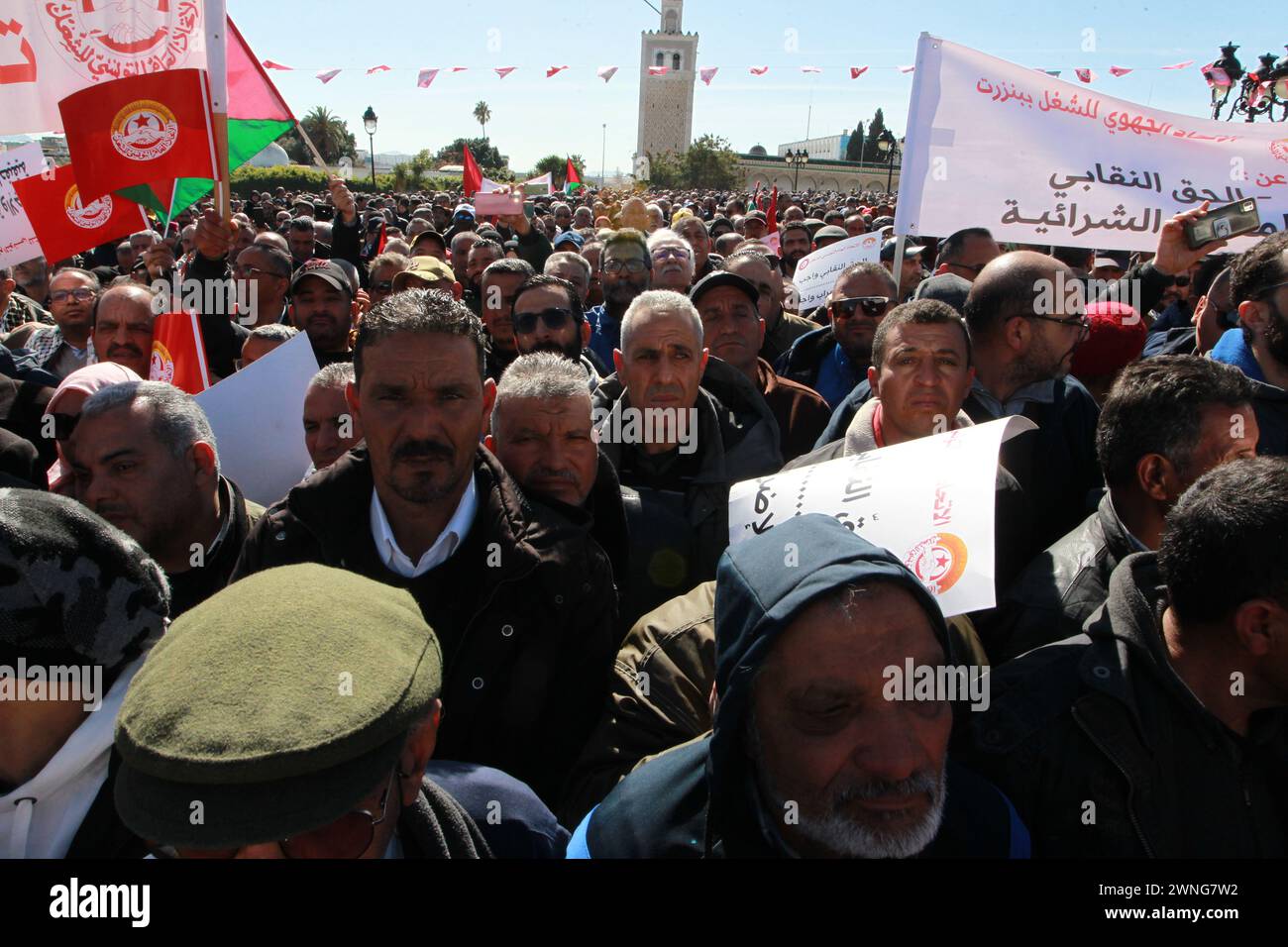 Kasbah, Tunis, Tunesien. März 2024. Der Generalsekretär der UGTT, Noureddine Taboubi, sprach während der Demonstration, die in Kasbah vor dem Regierungssitz in Anwesenheit Tausender seiner Unterstützer und Journalisten aus der lokalen und ausländischen Presse stattfand, von gewerkschaftsrechten, wirtschaftliche und soziale Rechte, solange die bürgerlichen und individuellen Rechte nicht gewährleistet sind. (Kreditbild: © Chokri Mahjoub/ZUMA Press Wire) NUR REDAKTIONELLE VERWENDUNG! Nicht für kommerzielle ZWECKE! Stockfoto