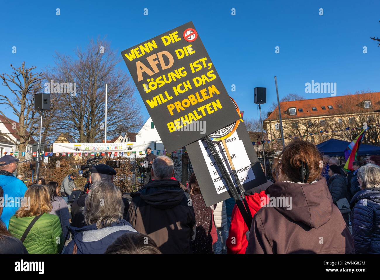 Plakate auf Demo für Demokratie, gegen rechts und gegen das Erstarken der AfD Plakate auf
