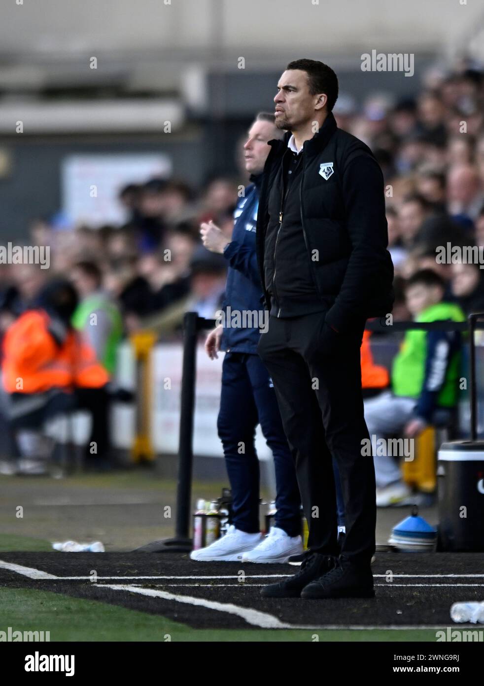 London, Großbritannien. März 2024. Valérien Ismaël (Manager Watford, nächste Kamera) und Neil Harris (Manager Millwall) während des Millwall V Watford Matches in der EFL Championship in den, Bermondsey, London. Dieses Bild ist NUR für REDAKTIONELLE ZWECKE bestimmt. Für jede andere Verwendung ist eine Lizenz von Football DataCo erforderlich. Quelle: MARTIN DALTON/Alamy Live News Stockfoto