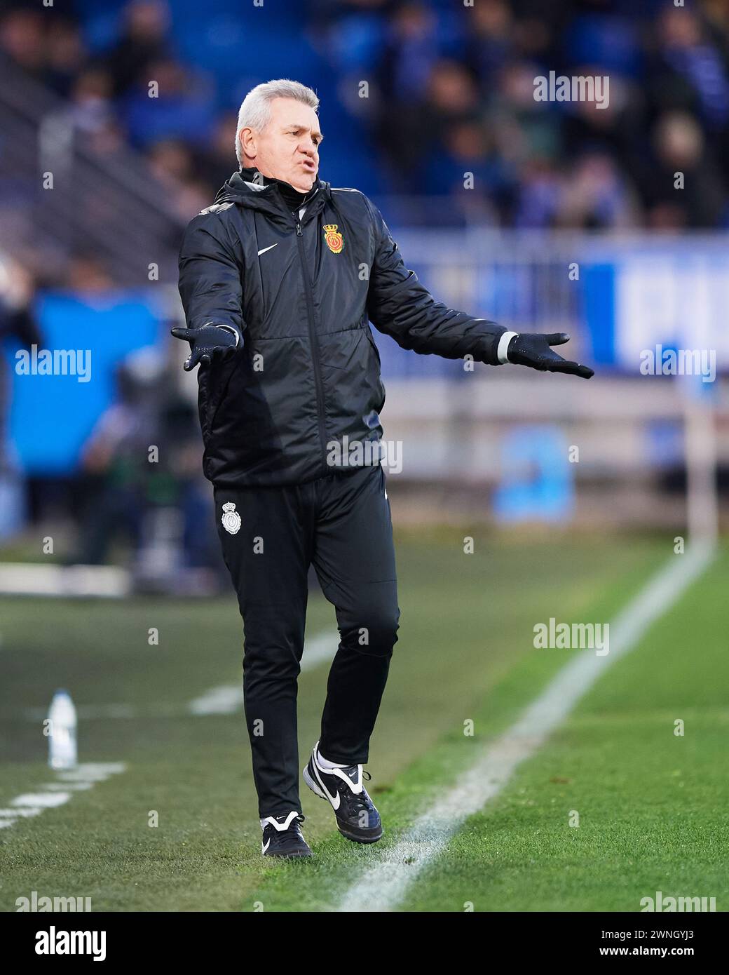 RCD Mallorca-Cheftrainer Javier Aguirre reagiert beim LaLiga EA Sports Spiel zwischen Deportivo Alaves und RCD Mallorca im Mendizorrotza Stadion ON Stockfoto