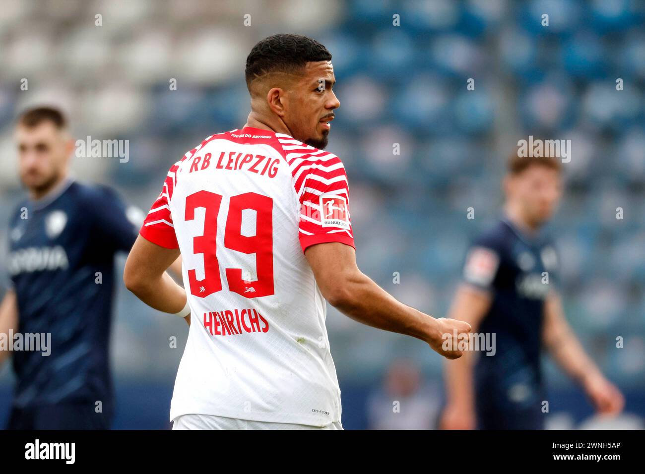 Bochum, Deutschland, 1. Fussball-Bundesliga 24. Spieltag VFL Bochum: RB Leipzig 1:4 02. 03. 2024 im Vonovia Ruhrstadion Bochum Benjamin HENRICHS (RBL) Foto: Norbert Schmidt, Düsseldorf Stockfoto