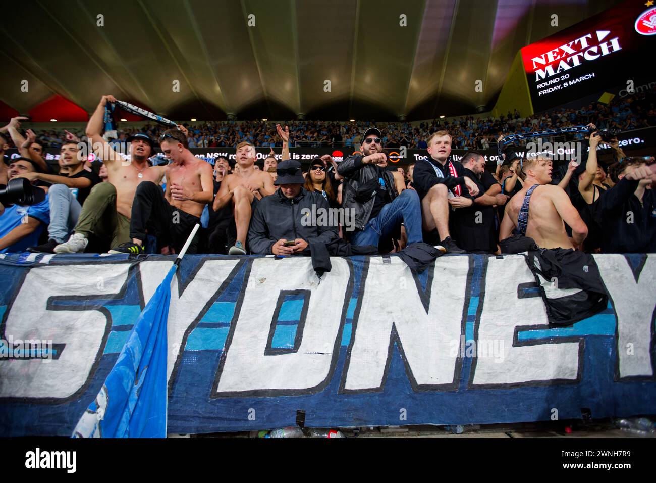 Sydney, Australien. März 2024. Die Fans des Sydney FC feiern den Sieg nach dem A-League Men Rd19-Spiel zwischen den Wanderers und Sydney FC am 2. März 2024 im CommBank Stadium in Sydney, Australien Credit: IOIO IMAGES/Alamy Live News Stockfoto