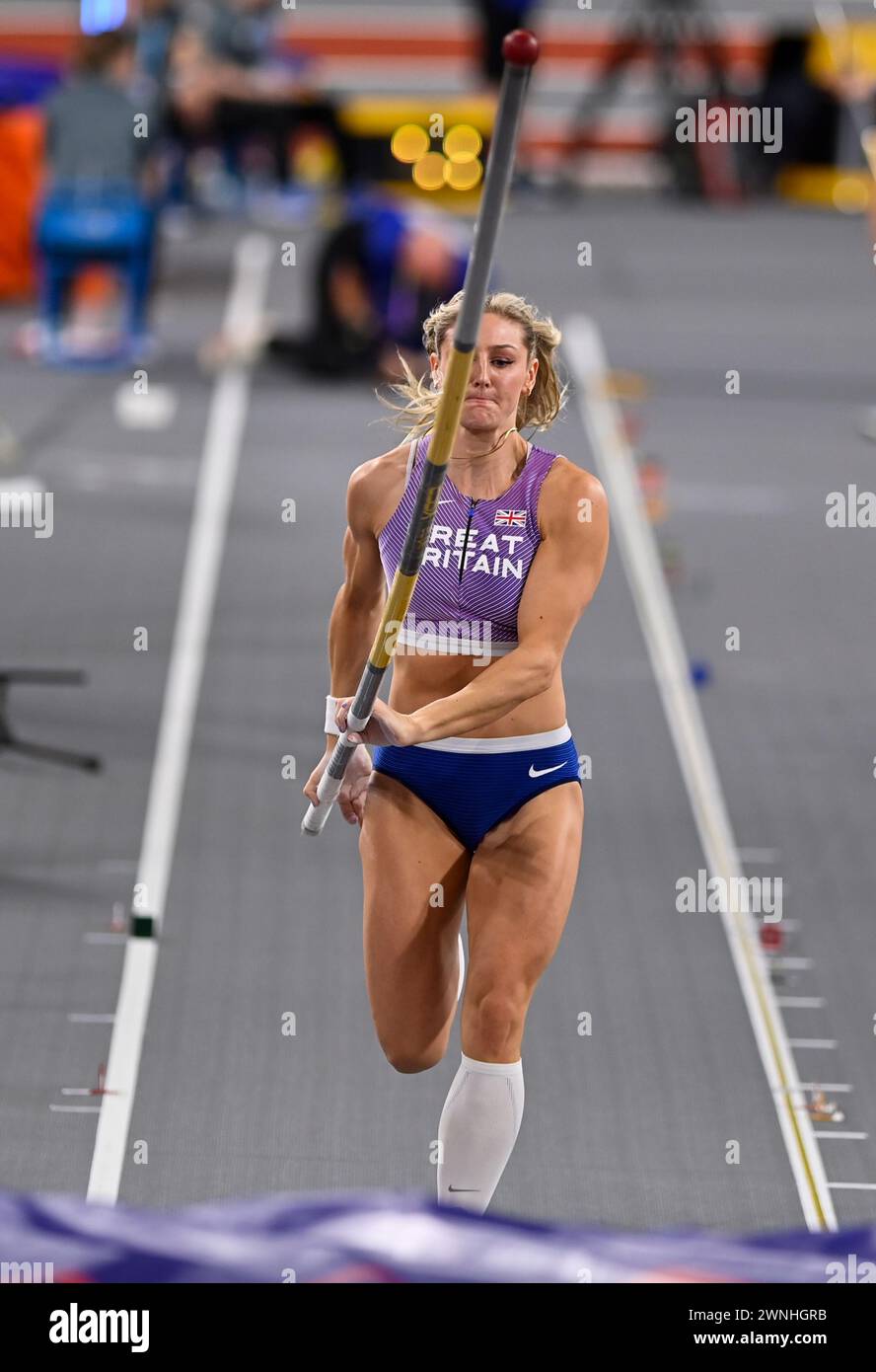 Glasgow Schottland:2–3–2024: Tag 2 Molly CAUDERY auf GBR in Pole Vault Action in der Emirates Arena für die Leichtathletik-Hallenweltmeisterschaften Glasgow 24 UK. Quelle: PATRICK ANTHONISZ/Alamy Live News Stockfoto