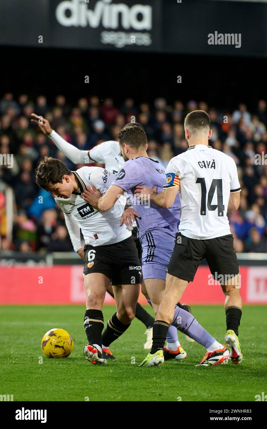 Jose Ignacio Nacho Fernandez Iglesias von Real Madrid, Hugo Guillamon von Valencia CF, Jose Gaya von Valencia CF im Einsatz während der La Liga EA Sport Re Stockfoto