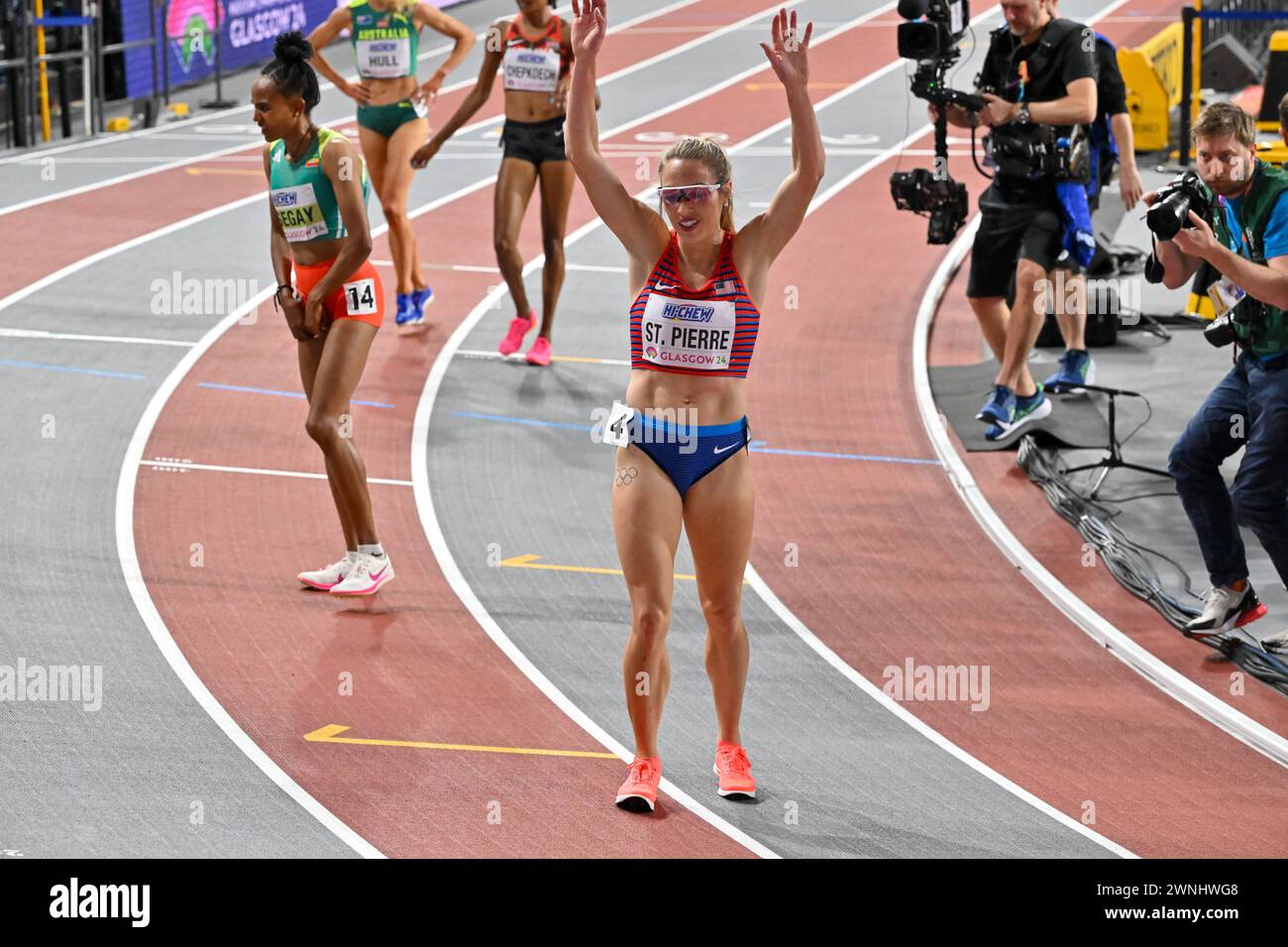 Glasgow, Schottland, Großbritannien. März 2024. Elle ST. PIERRE (USA) 1., Gudaf TSEGAY (ETH) 2., Beatrice CHEPKOECH (KEN) 3. Im 3000-m-Finale der Frauen während der Hallenathletik-Weltmeisterschaft in der Emirates Arena, Glasgow, Schottland, Großbritannien. Quelle: LFP/Alamy Live News Stockfoto