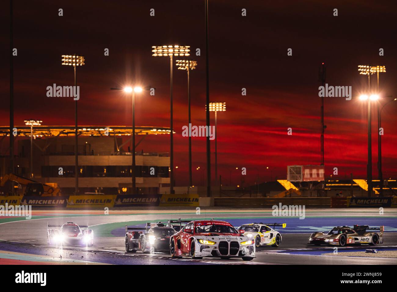 31 FARFUS Augusto (BH), GELAEL Sean (ind), LEUNG Darren (gbr), Team WRT, BMW M4 GT3 #31, LM GT3, Action 07 CONWAY Mike (gbr), KOBAYASHI Kamui (jpn), DE VRIES Nyck (nld), Toyota Gazoo Racing, Toyota GR010 - Hybrid #07, Hypercar, Action 05 CAMPBELL Matt (gbr), Michael feck (Frederic), Michael feck) Porsche Penske Motorsport, Porsche 963 #05, Hypercar, Action 12 STEVENS will (gbr), NATO Norman (fra), ILOTT Callum (gbr), Hertz Team Jota, Porsche 963 #12, Hypercar, Action während der Qatar Airways Qatar 1812 KM, 1. Runde der FIA Langstrecken-Weltmeisterschaft 2024, ab 29. Februar Stockfoto