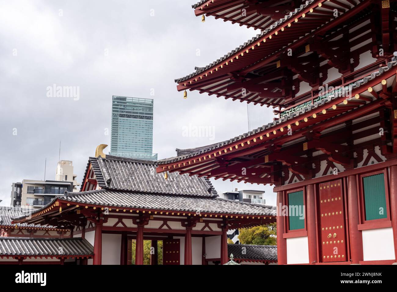 Shitennoji ältester buddhistischer Tempel Japans, der 593 vom Prinzen Shotoku Taishi in Osaka am 18. Februar 2024 gegründet wurde Stockfoto