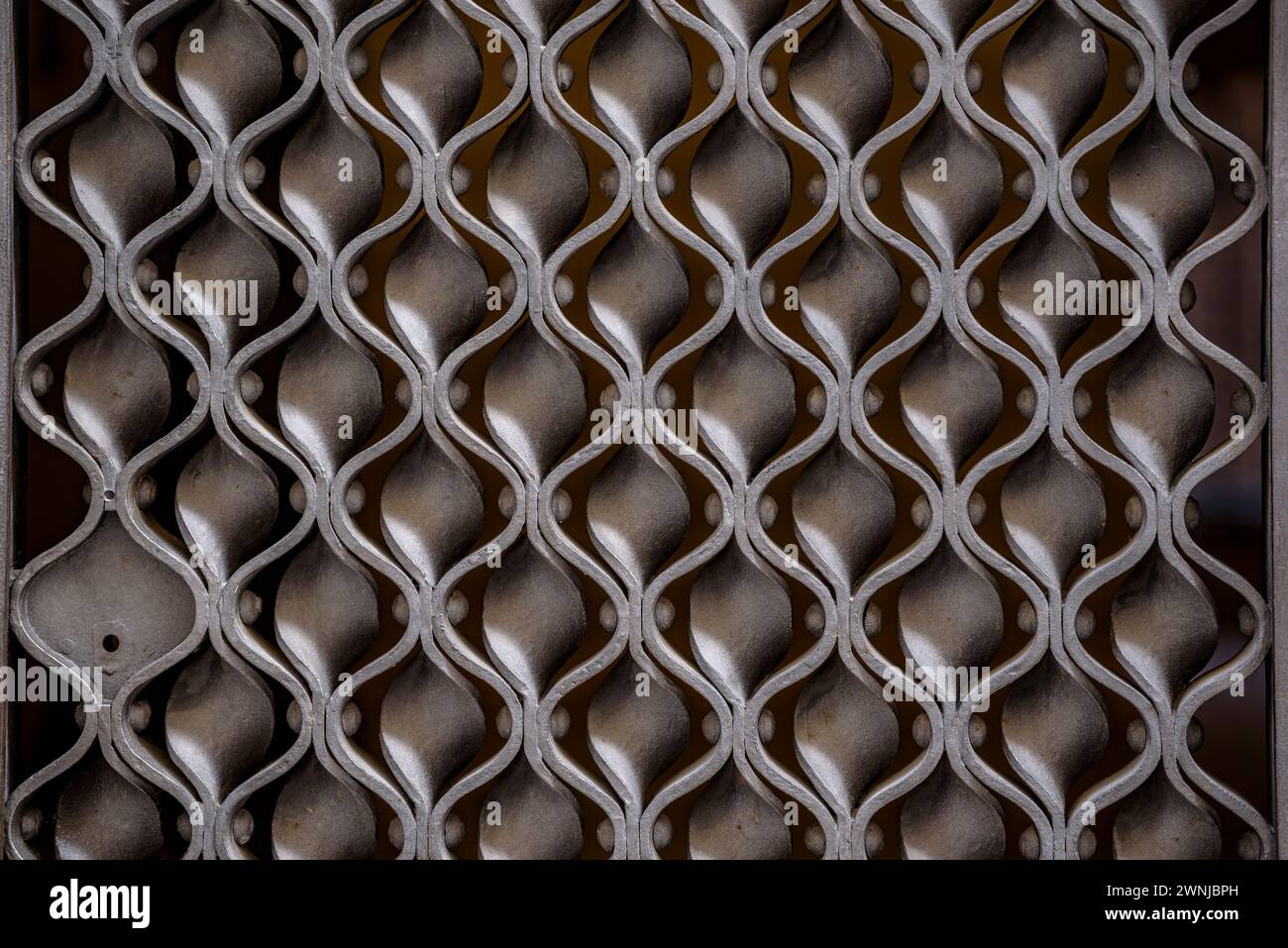 Schmiedeeiserne Türen im Palast Güell, Werk von Antoni Gaudí (Barcelona, Katalonien, Spanien) ESP: Puertas con hierro forjado, Palacio Güell Stockfoto