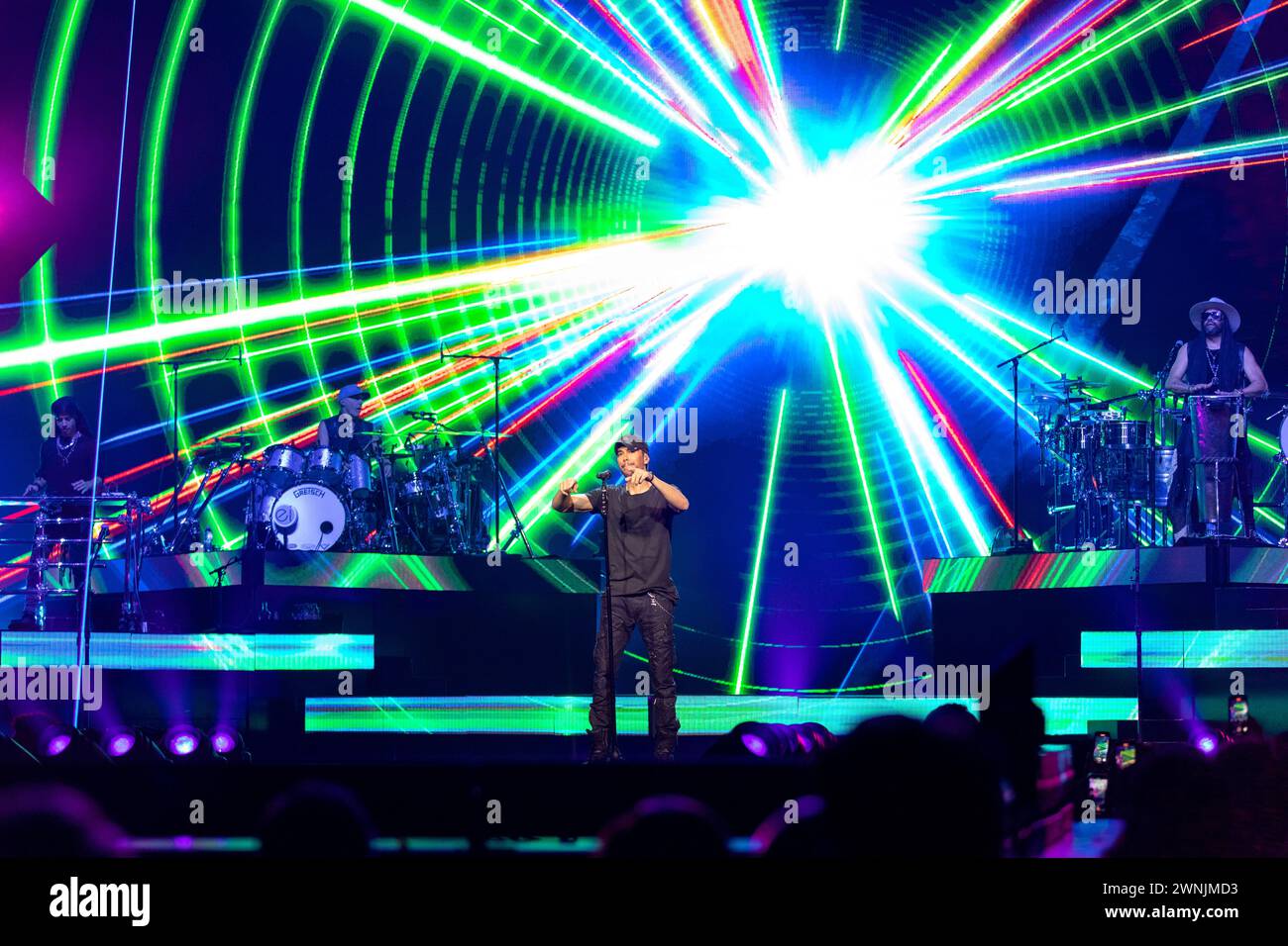 Charlotte, Usa. März 2024. Der lateinische Popkünstler Enrique Iglesias tritt am 2. März 2024 im Rahmen der Trilogy Tour im Spectrum Center in Charlotte, North Carolina auf. Credit: The Photo Access/Alamy Live News Stockfoto