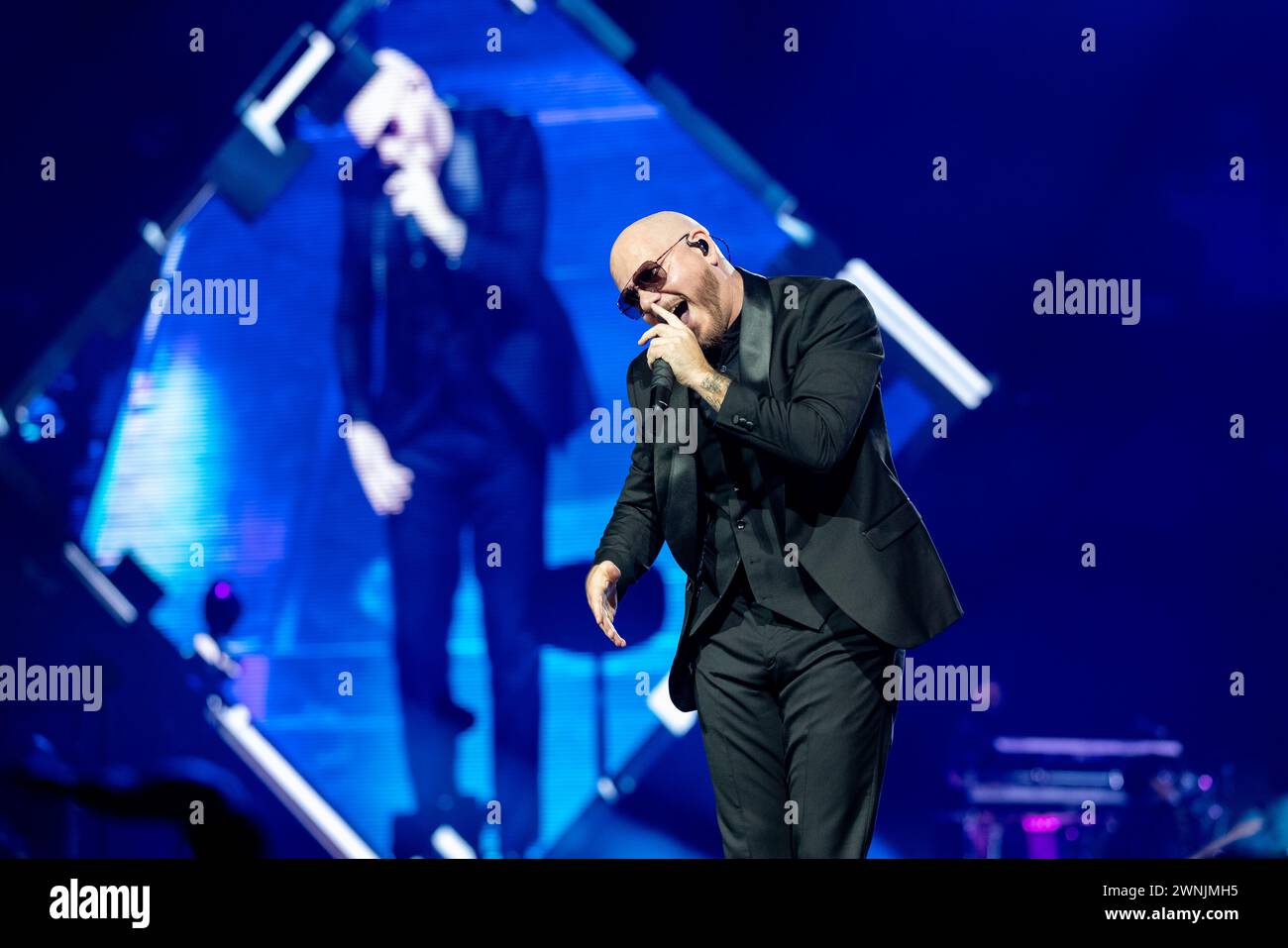 Charlotte, Usa. März 2024. Der amerikanische Hip-Hop- und Popkünstler Pitbull tritt am 2. März 2024 im Rahmen der Trilogy Tour im Spectrum Center in Charlotte, North Carolina, auf. Credit: The Photo Access/Alamy Live News Stockfoto