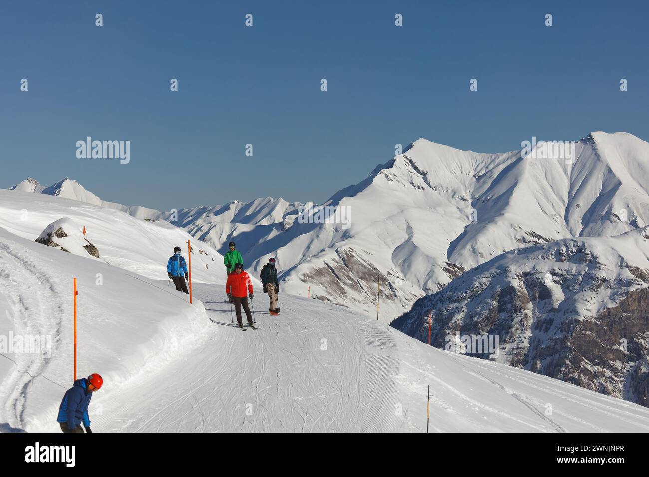 Vals, Graubuende/Schweiz – 2024.01.20: Skifahrer auf der Valser-Piste Stockfoto