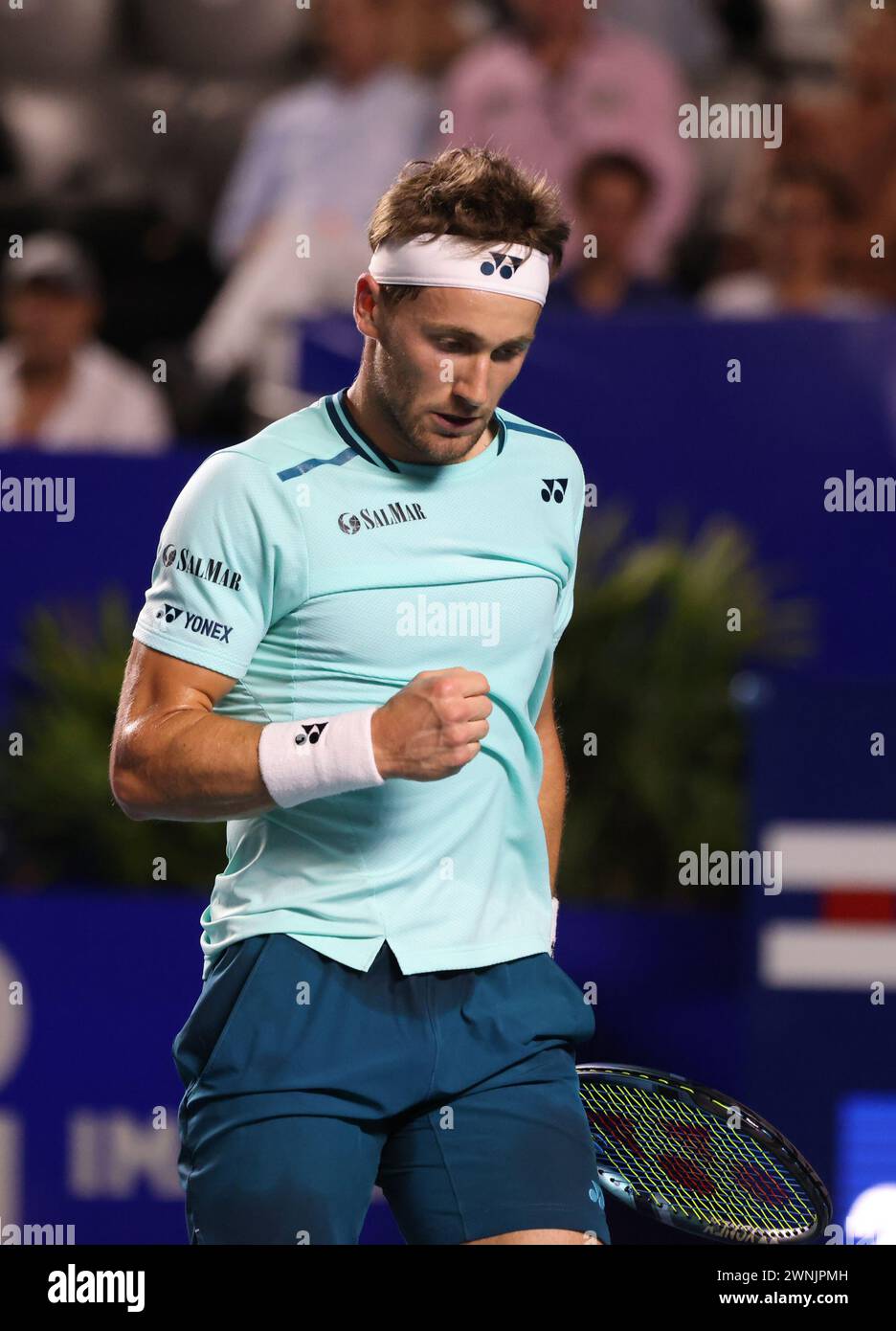 Acapulco, Mexiko. März 2024. Der Norweger Casper Ruud reagiert beim Tennisturnier der ATP Mexican Open 2024 in Acapulco, Mexiko, 2024 im Finale der Männer gegen Alex de Minaur, Australien. Quelle: Li Mengxin/Xinhua/Alamy Live News Stockfoto