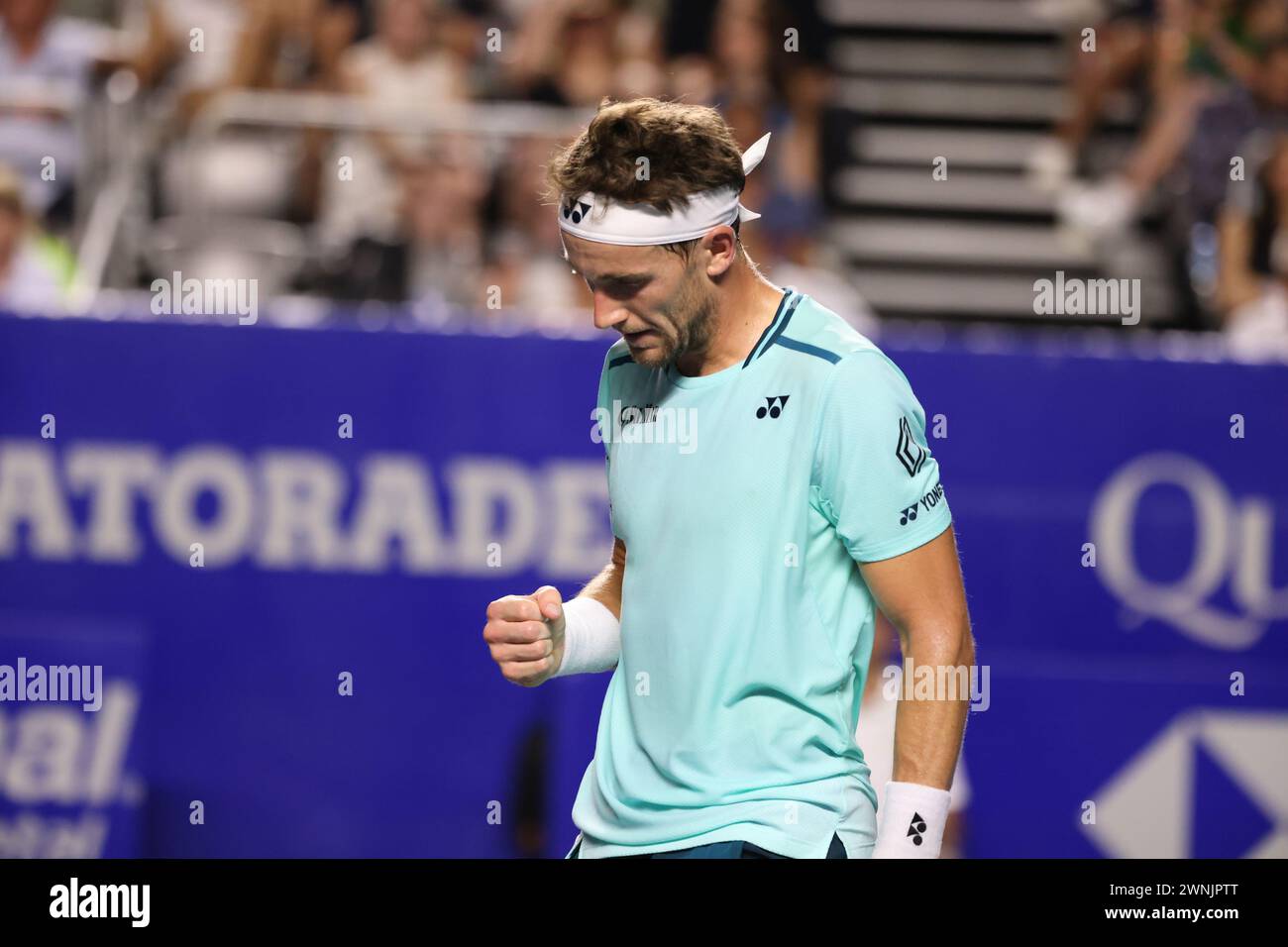 Acapulco, Mexiko. März 2024. Der Norweger Casper Ruud reagiert beim Tennisturnier der ATP Mexican Open 2024 in Acapulco, Mexiko, 2024 im Finale der Männer gegen Alex de Minaur, Australien. Quelle: Li Mengxin/Xinhua/Alamy Live News Stockfoto