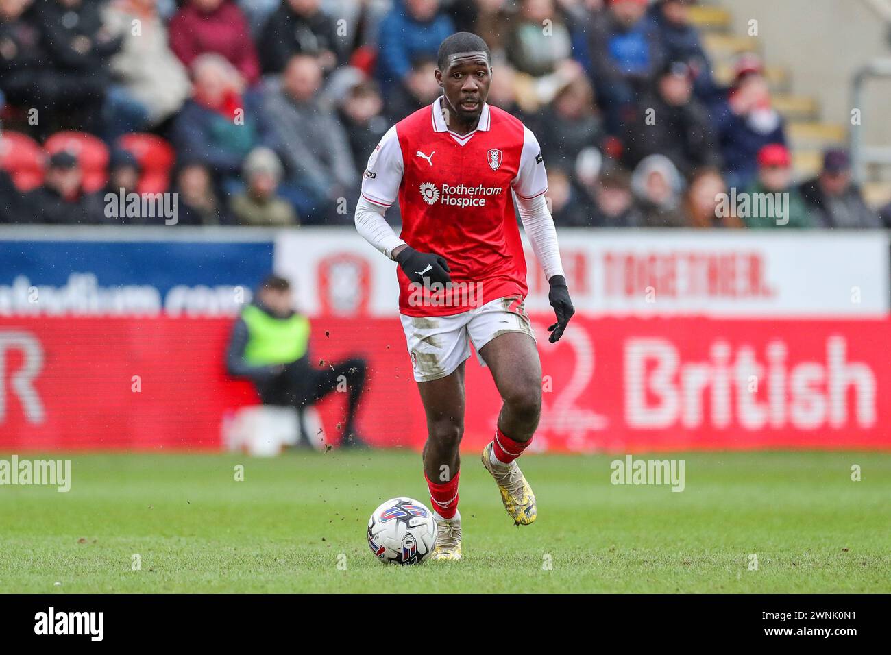 Rotherham, Großbritannien. März 2024. Rotherham United Mittelfeldspieler Christ Tiehi (27) während des Rotherham United FC gegen Sheffield Wednesday FC SKY Bet EFL Championship Matches im Aesseal New York Stadium, Rotherham, England, Vereinigtes Königreich am 2. März 2024 Credit: Every Second Media/Alamy Live News Stockfoto