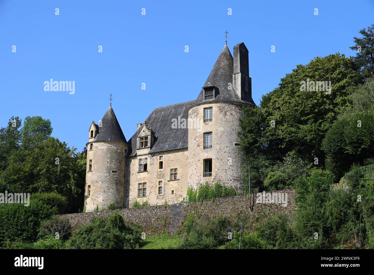 Am Ufer der Auvézère ist die Schmiede Savignac-Lédrier eine der bemerkenswertesten Stätten des Périgord vert. 1521 zertifiziert, wurde es als gelistet Stockfoto