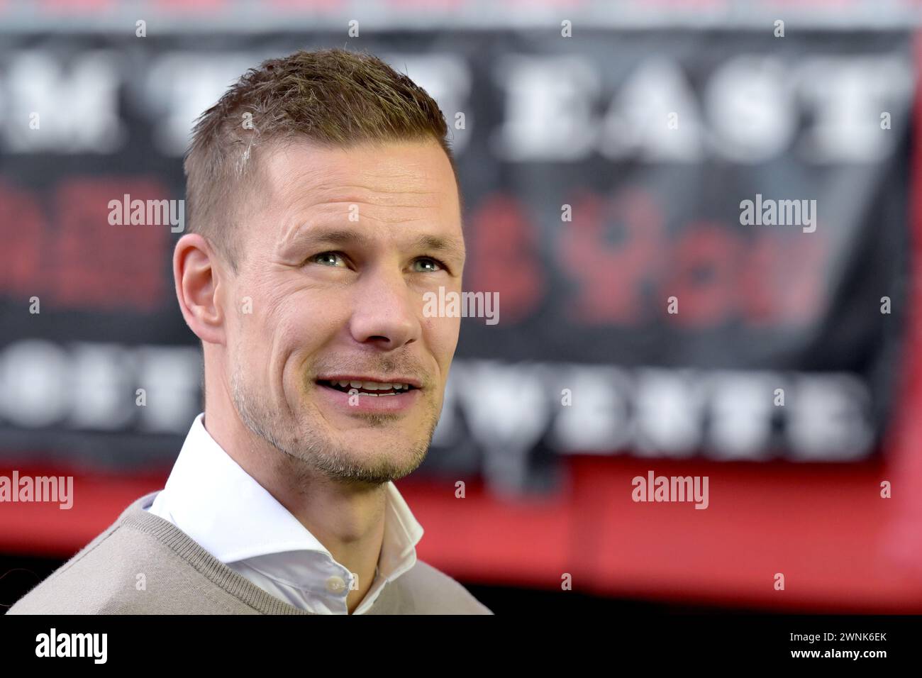 ENSCHEDE - Trainer Joran Pot vor dem Eredivisie-Spiel zwischen dem FC Twente und Ajax im Stadion de Grolsch Veste am 3. März 2024 in Enschede, Niederlande. ANP GERRIT VAN KÖLN Stockfoto