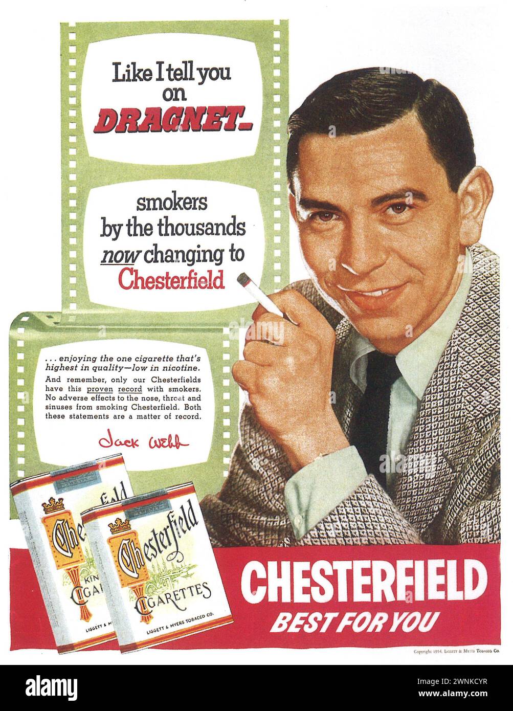 1954 Werbespot für Chesterfield Zigaretten mit Jack Webb, US-amerikanischer Schauspieler und Fernsehproduzent, Dragnet. Stockfoto