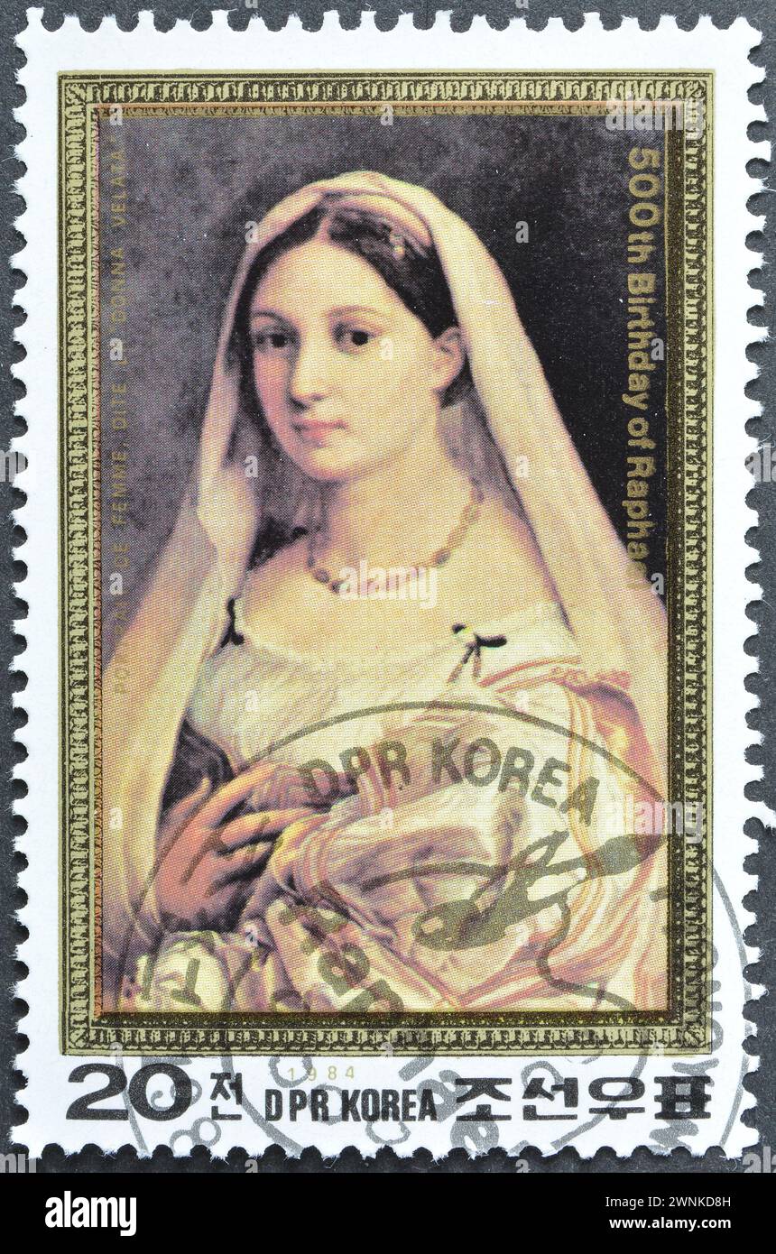 Gestempelte Briefmarke von Nordkorea, die das Gemälde Porträt von La Donna Velata, Raphael, 500. Geburtstag, um 1984 zeigt. Stockfoto