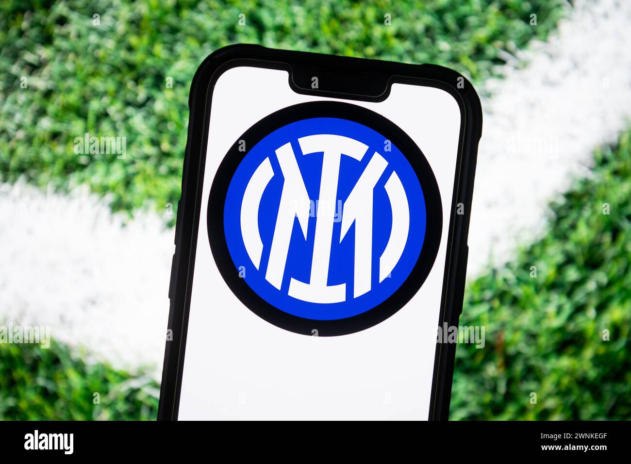 Polen. Februar 2024. In dieser Fotoabbildung ist ein Logo des Inter Mailand Fußballclubs auf einem Smartphone zu sehen. (Foto von Mateusz Slodkowski/SOPA Images/SIPA USA) *** ausschließlich für redaktionelle Nachrichten *** Credit: SIPA USA/Alamy Live News Stockfoto